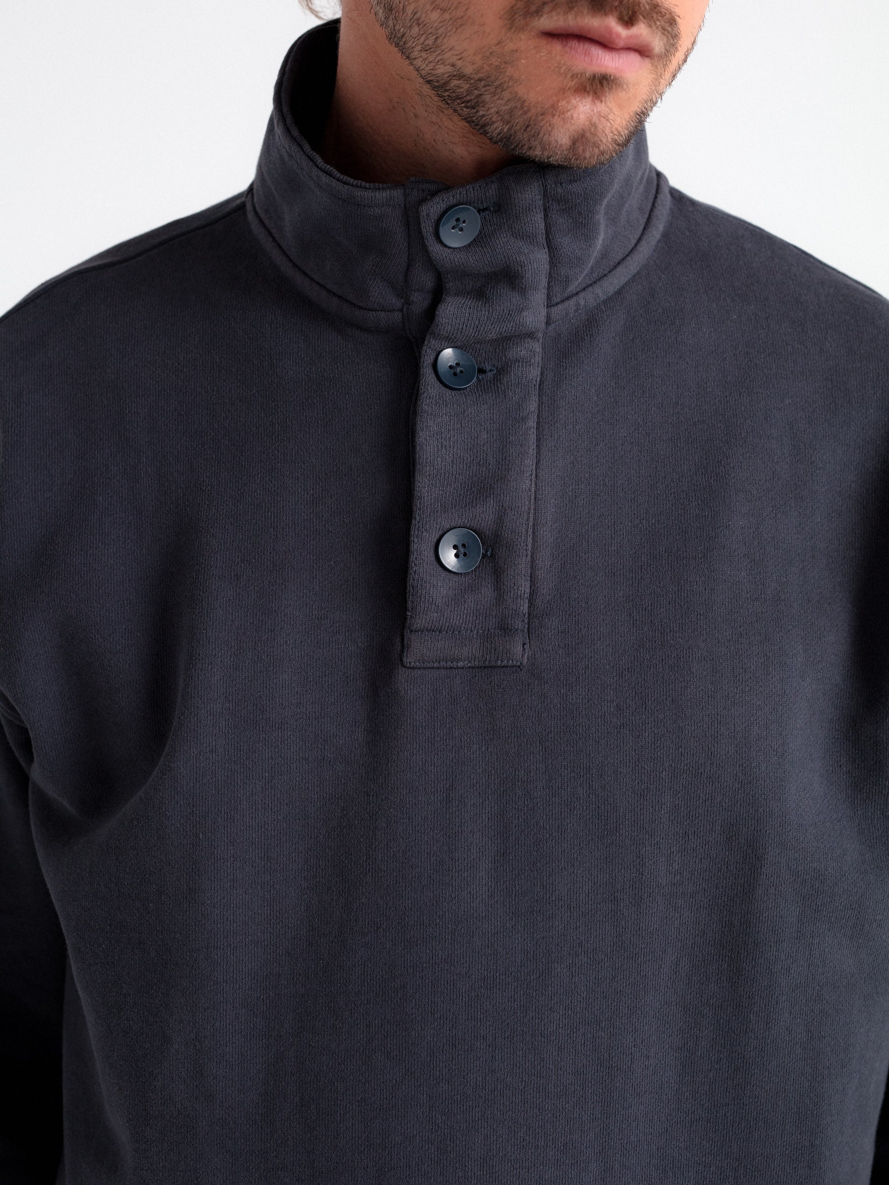 Sudadera regular fit cuello chimenea