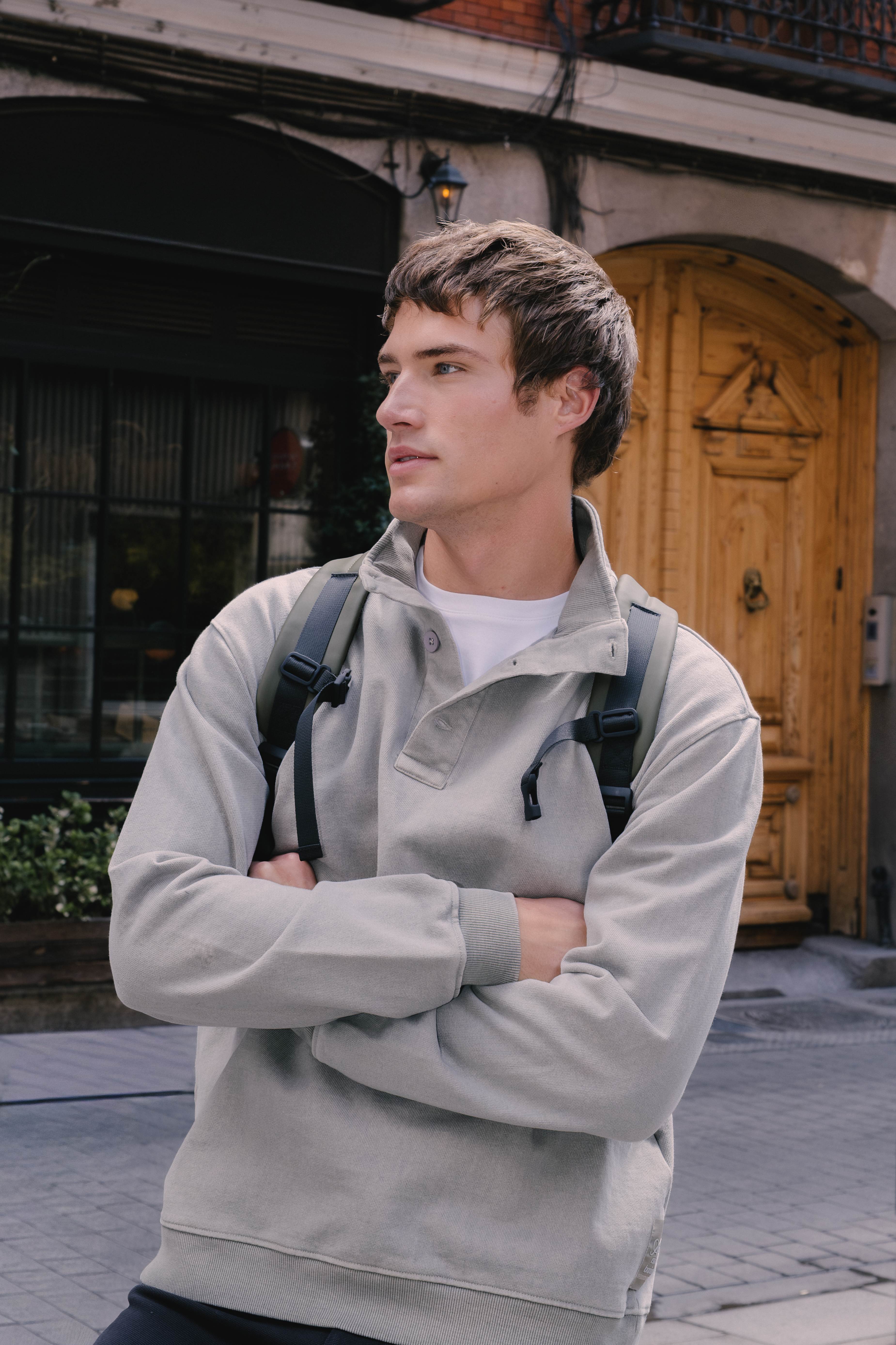 Sudadera regular fit cuello chimenea