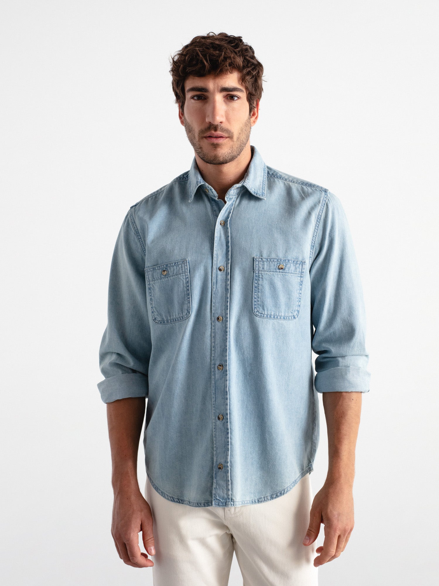 Camisa regular denim con bolsillos