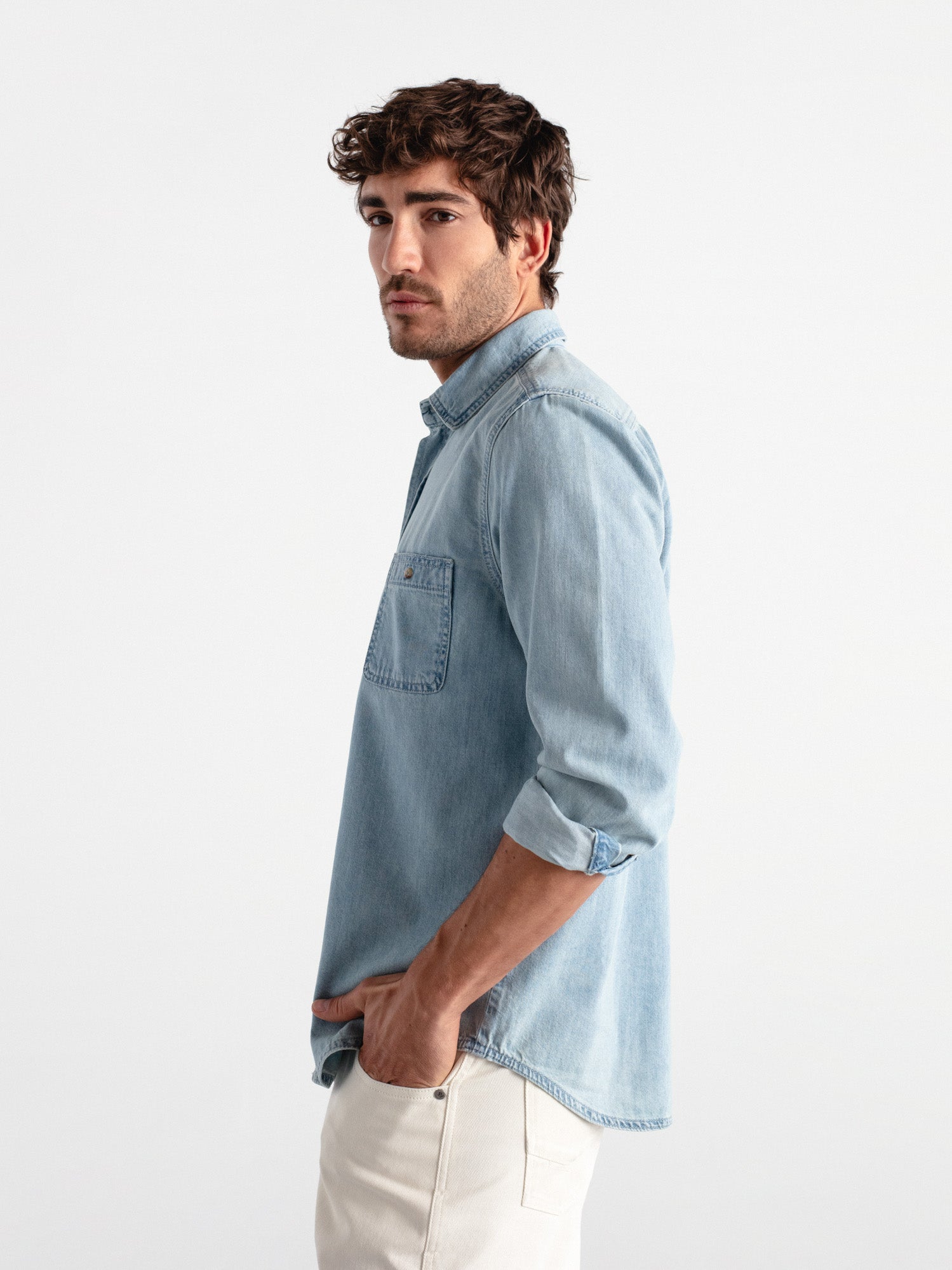 Camisa regular denim con bolsillos