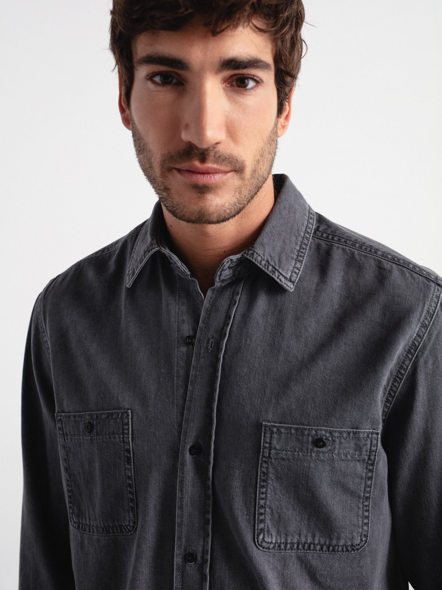 Camisa regular denim con bolsillos
