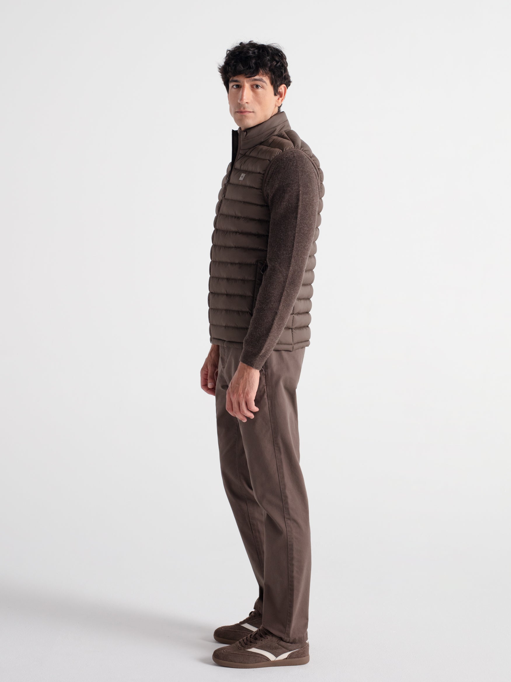 Pantalón chino slim fit esencial