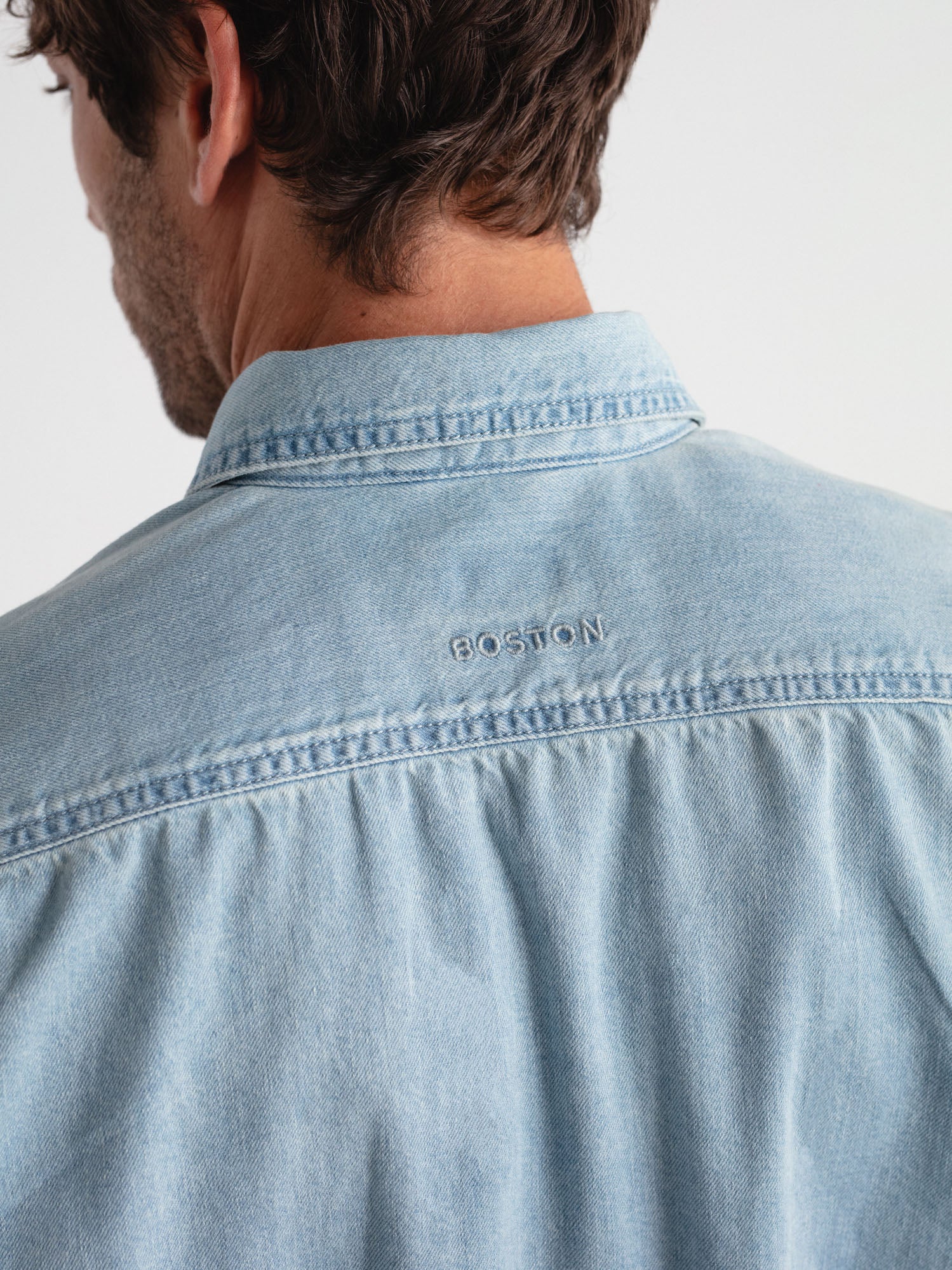 Camisa regular denim con bolsillos