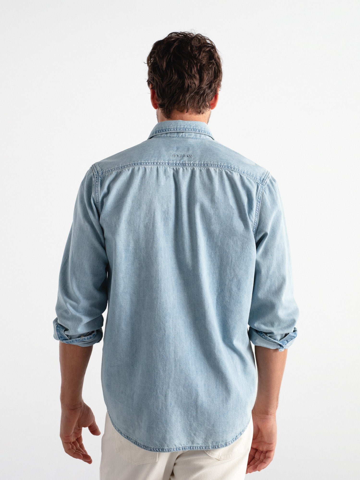 Camisa regular denim con bolsillos