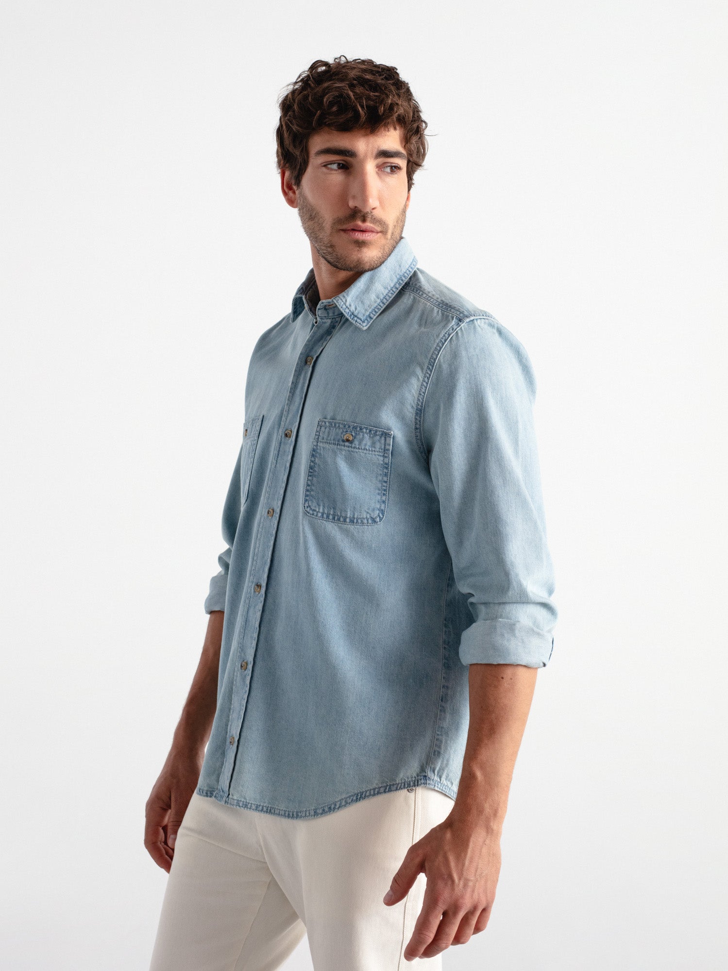 Camisa regular denim con bolsillos