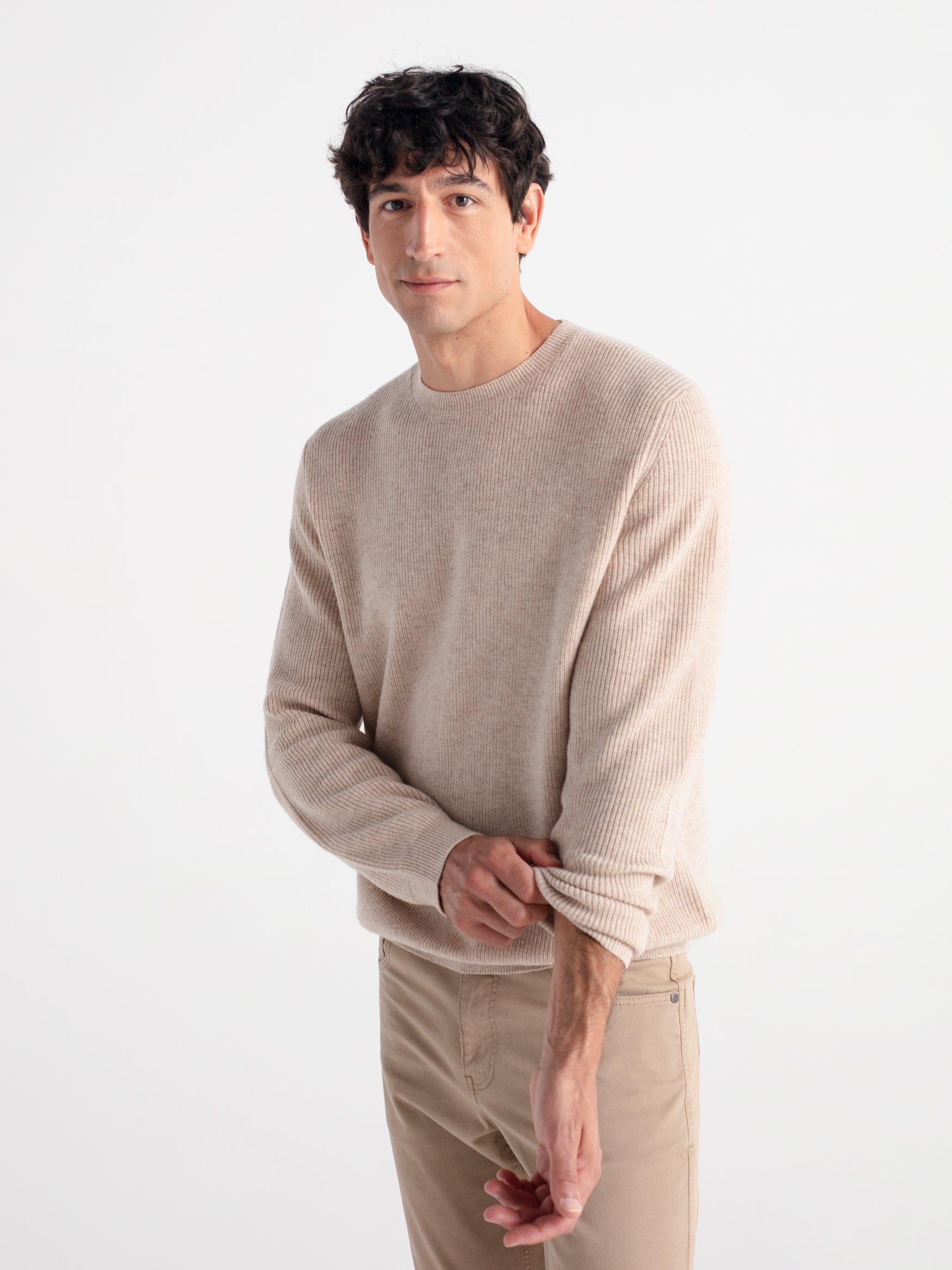 Wool sweater, boxy neck, English stitch.