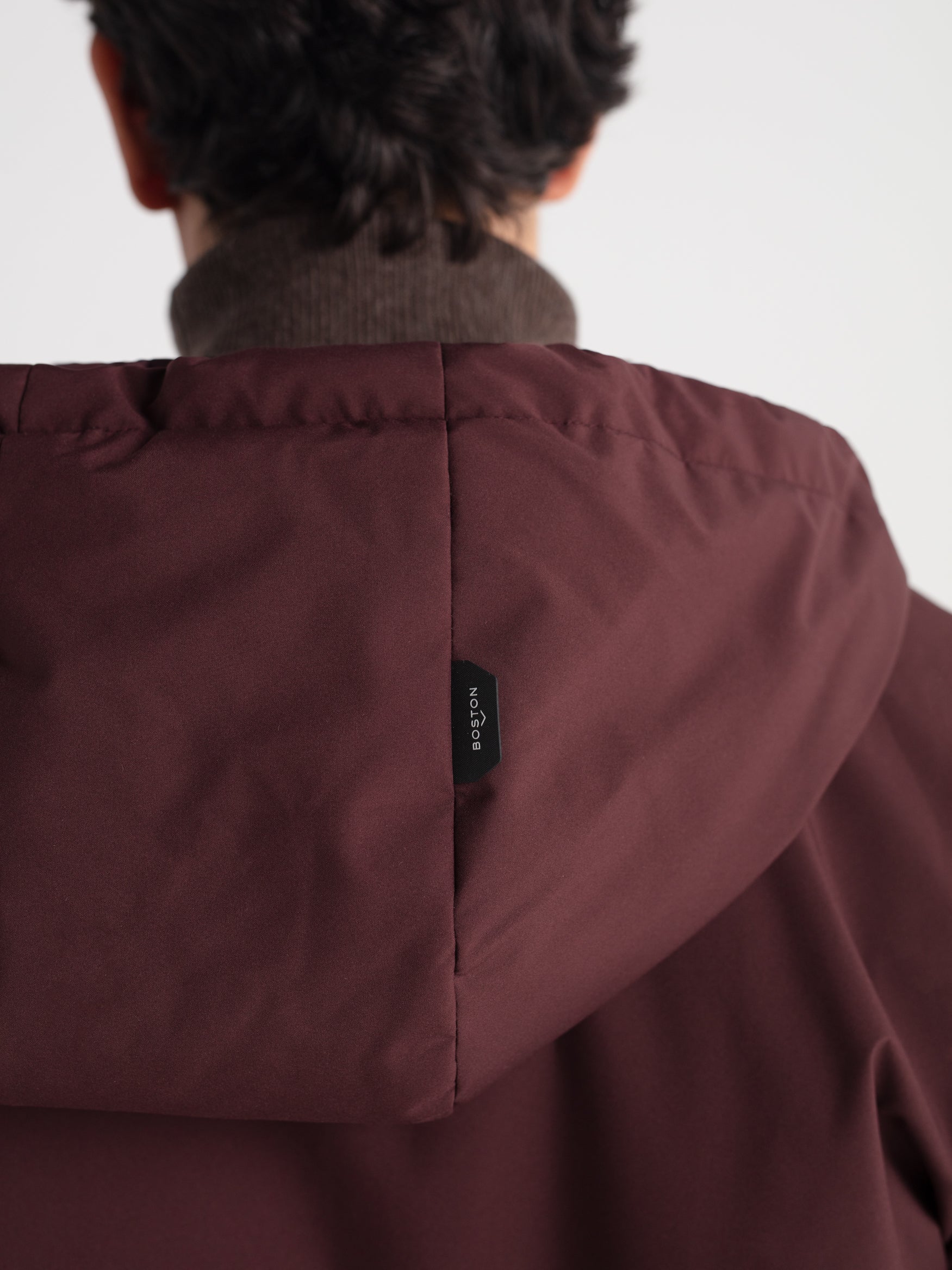 Cazadora funcional con capucha