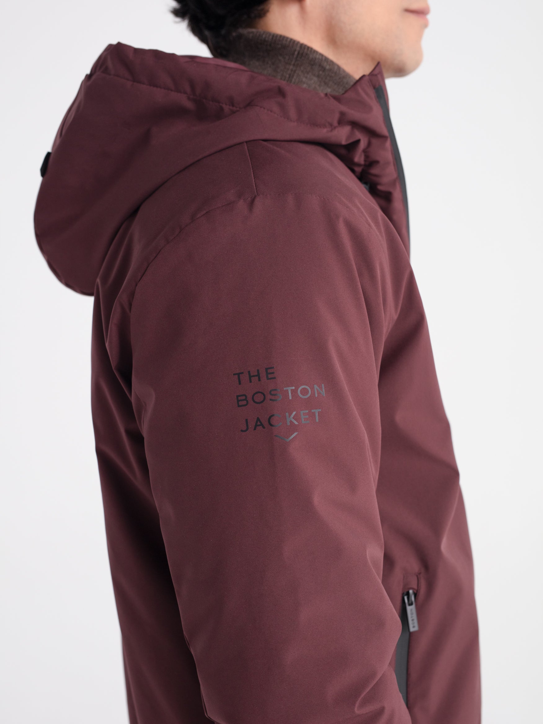 Cazadora funcional con capucha