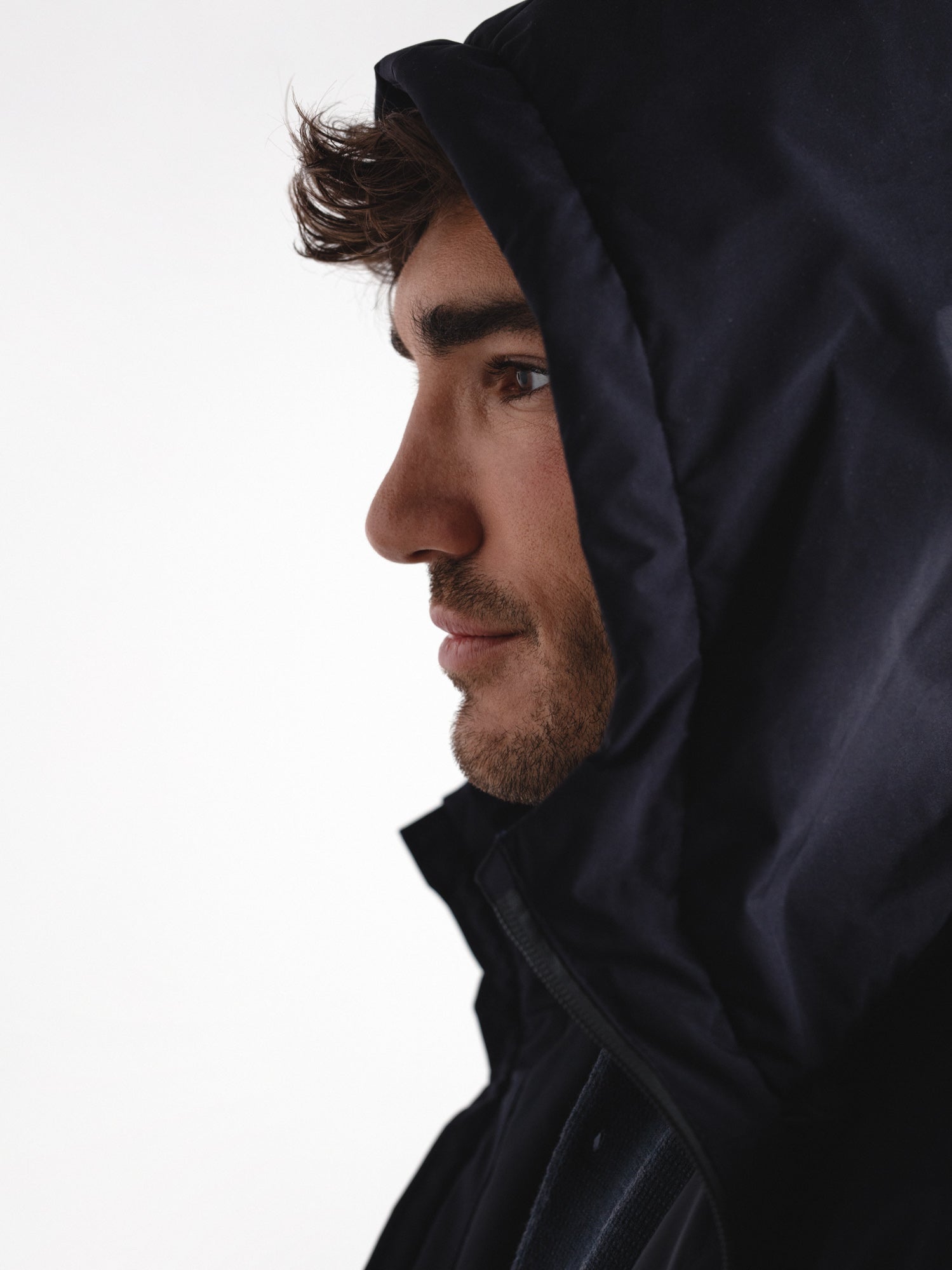 Cazadora funcional con capucha