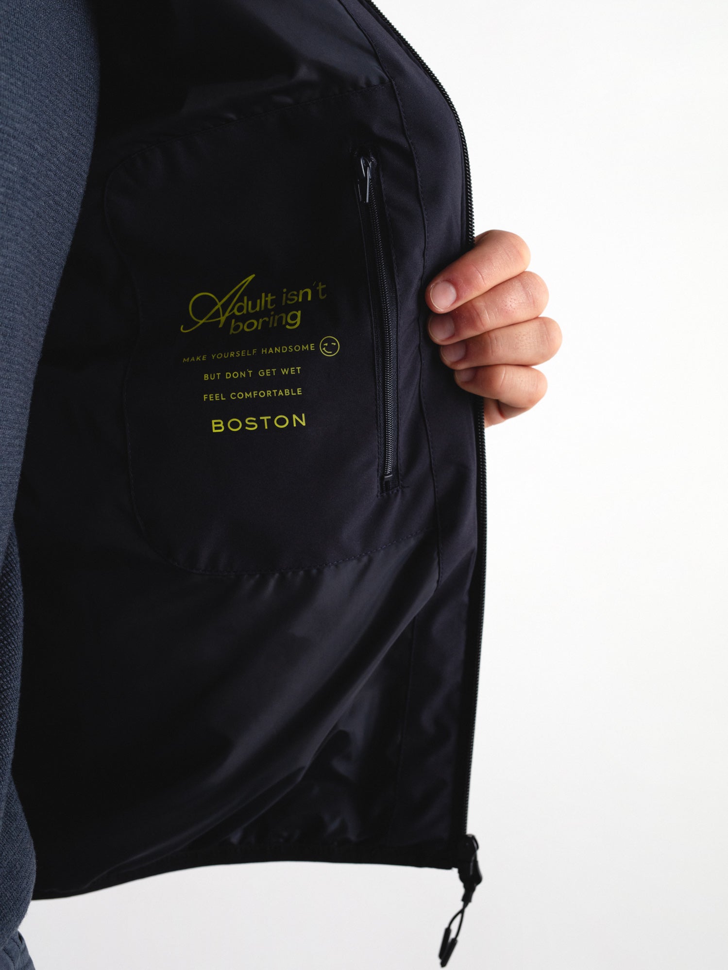 Cazadora funcional con capucha