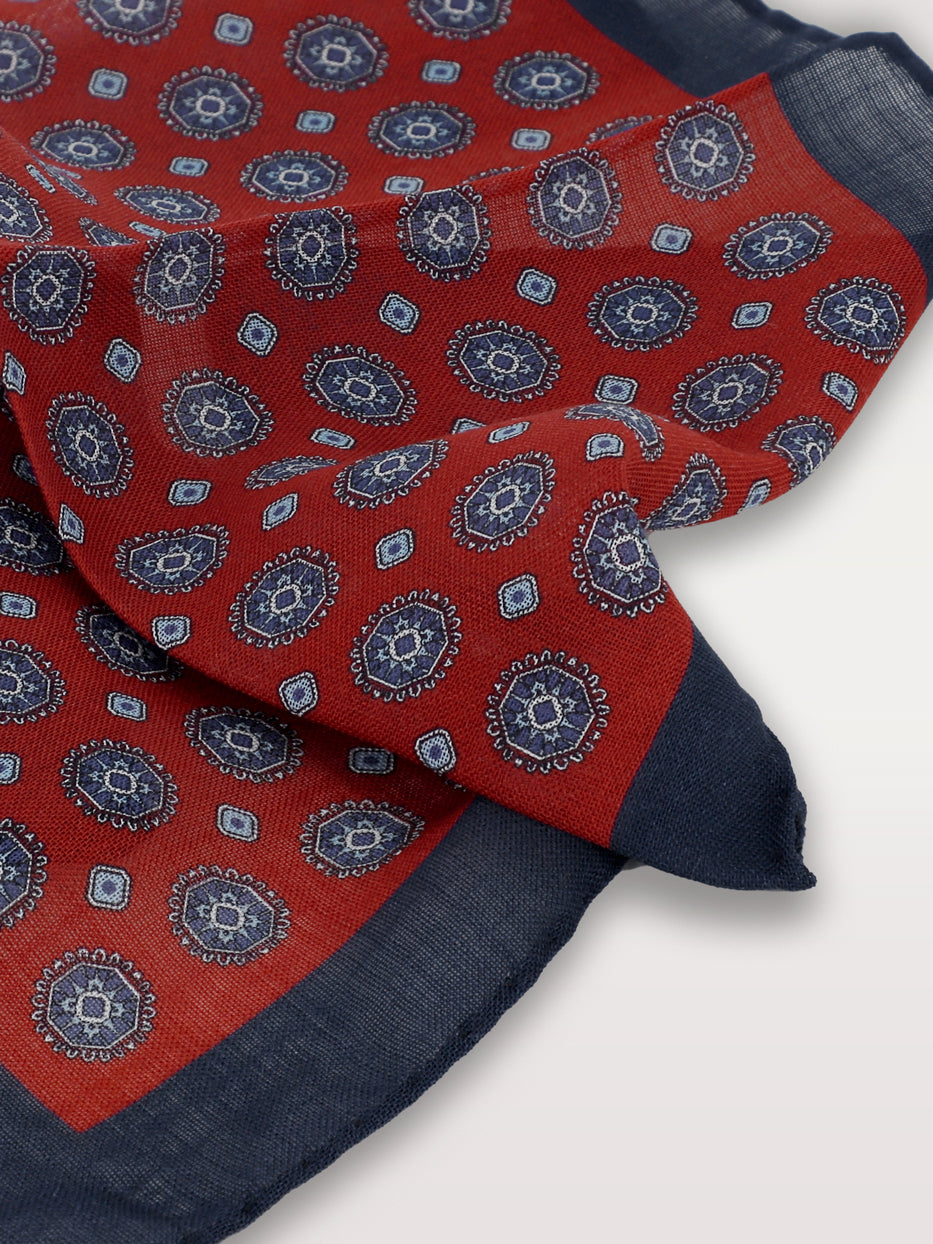 Wool scarf with medallion print.