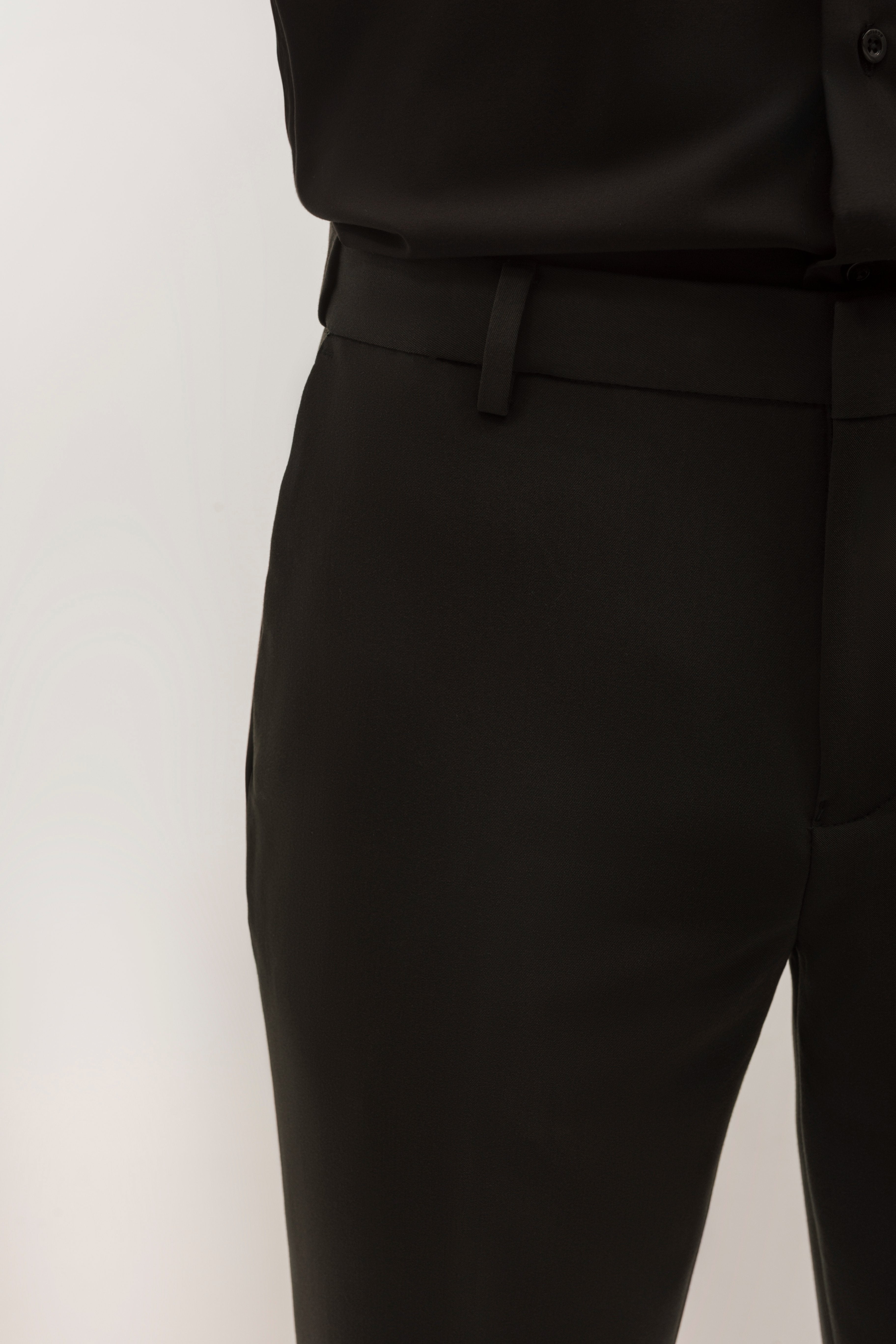 Pantalón traje slim fit liso