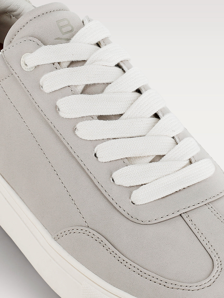 Minimalist casual sneaker