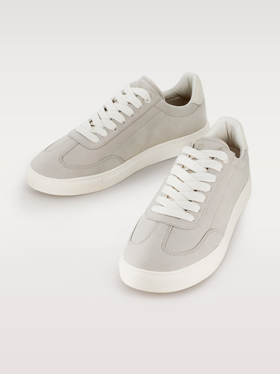 Minimalist casual sneaker