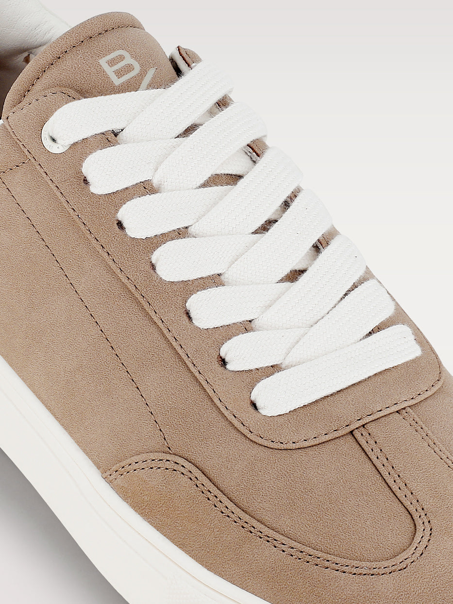 Minimalist casual sneaker