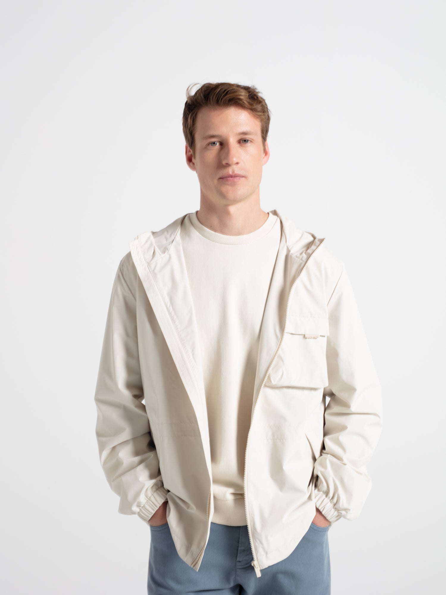 Lightweight hooded jacket