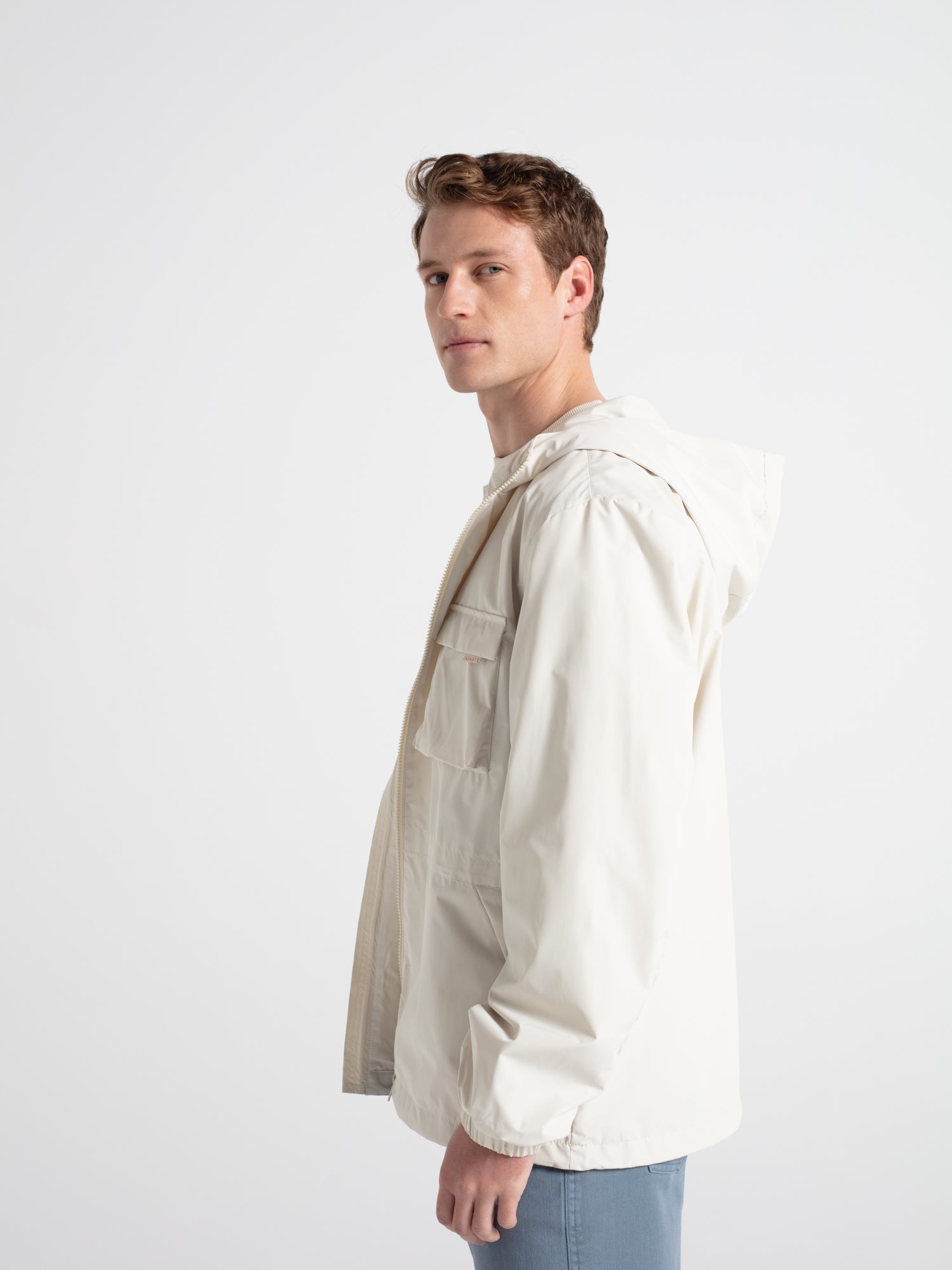 Lightweight hooded jacket