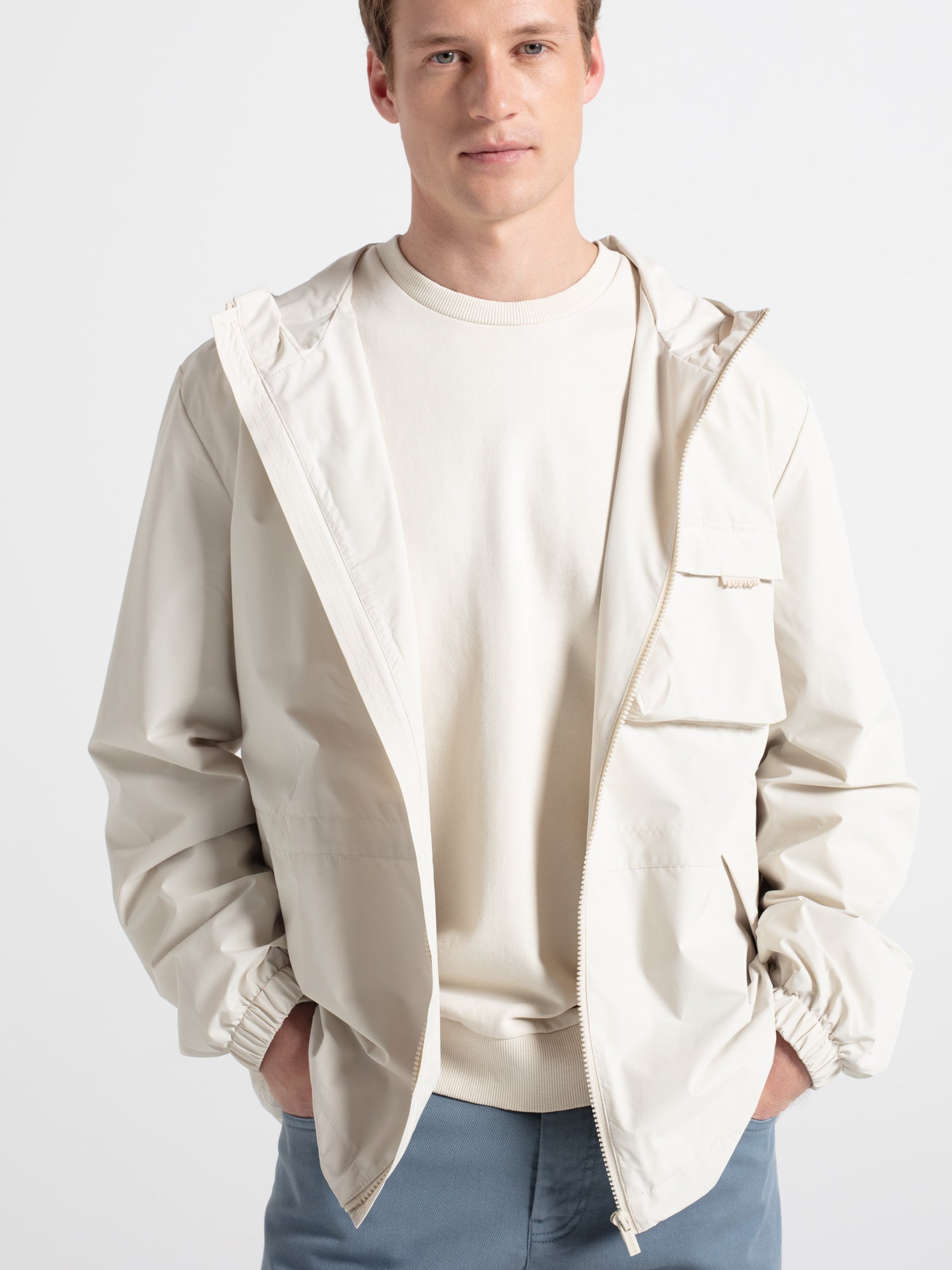 Lightweight hooded jacket