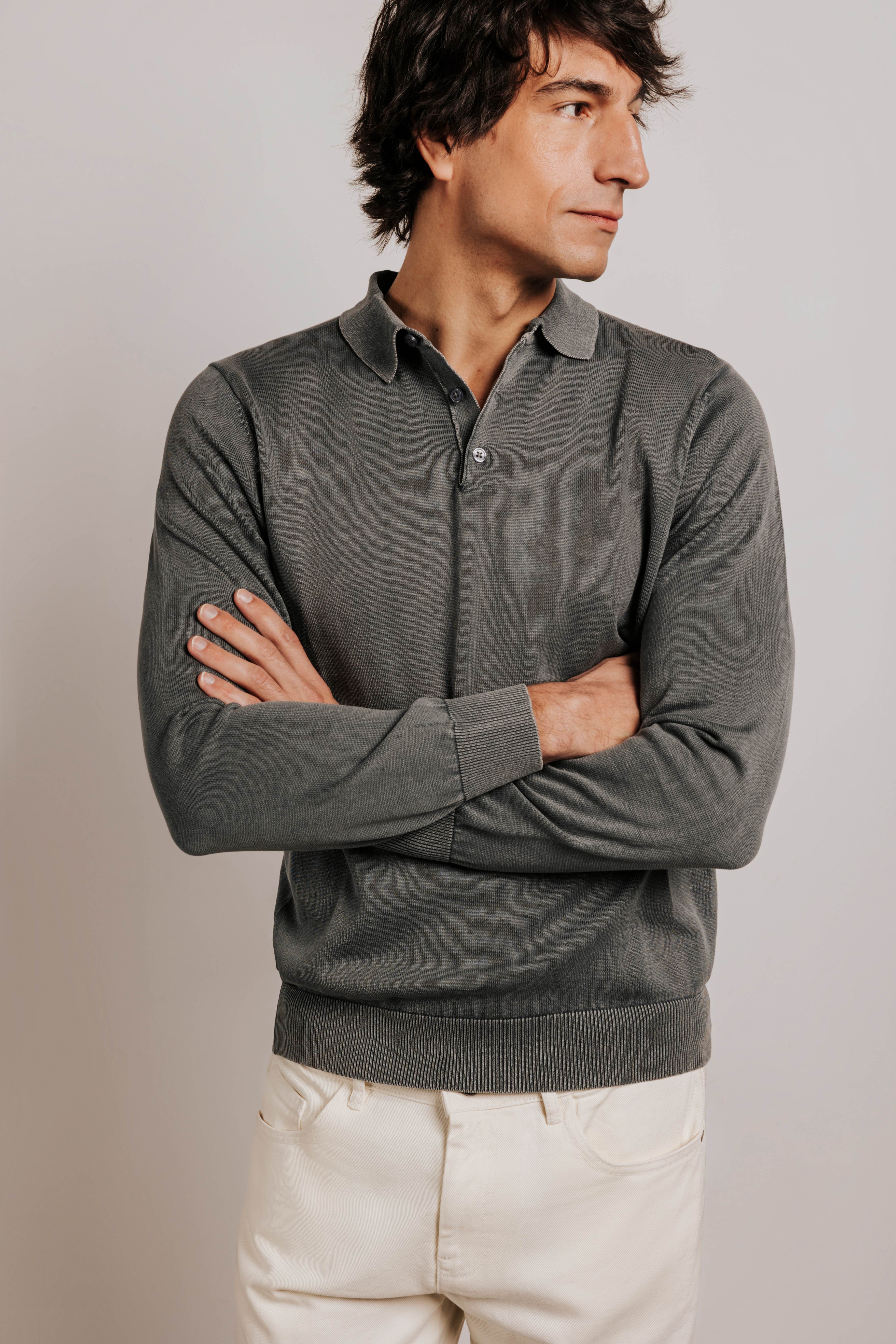 Acid-washed knitted polo shirt