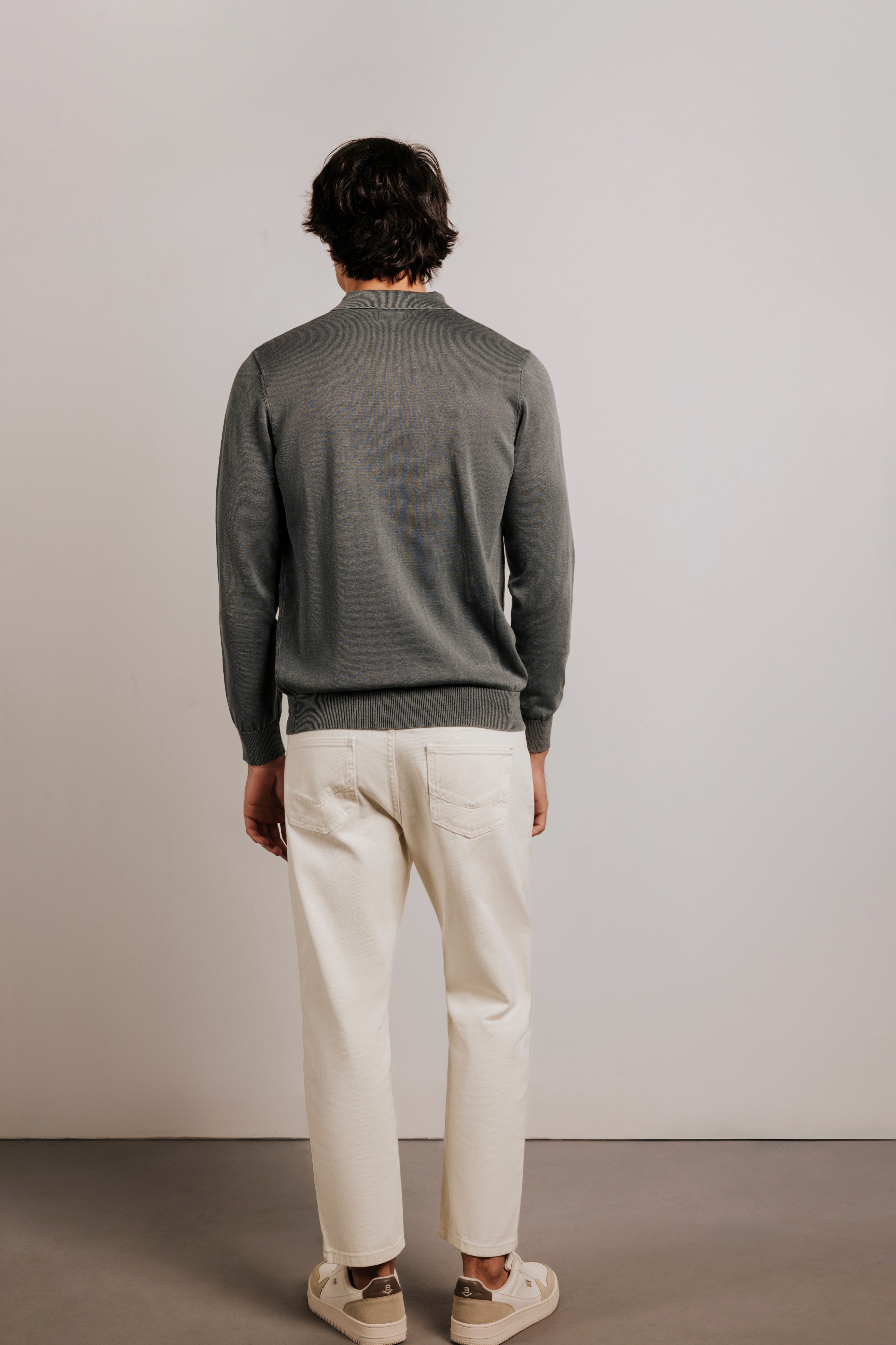 Acid-washed knitted polo shirt