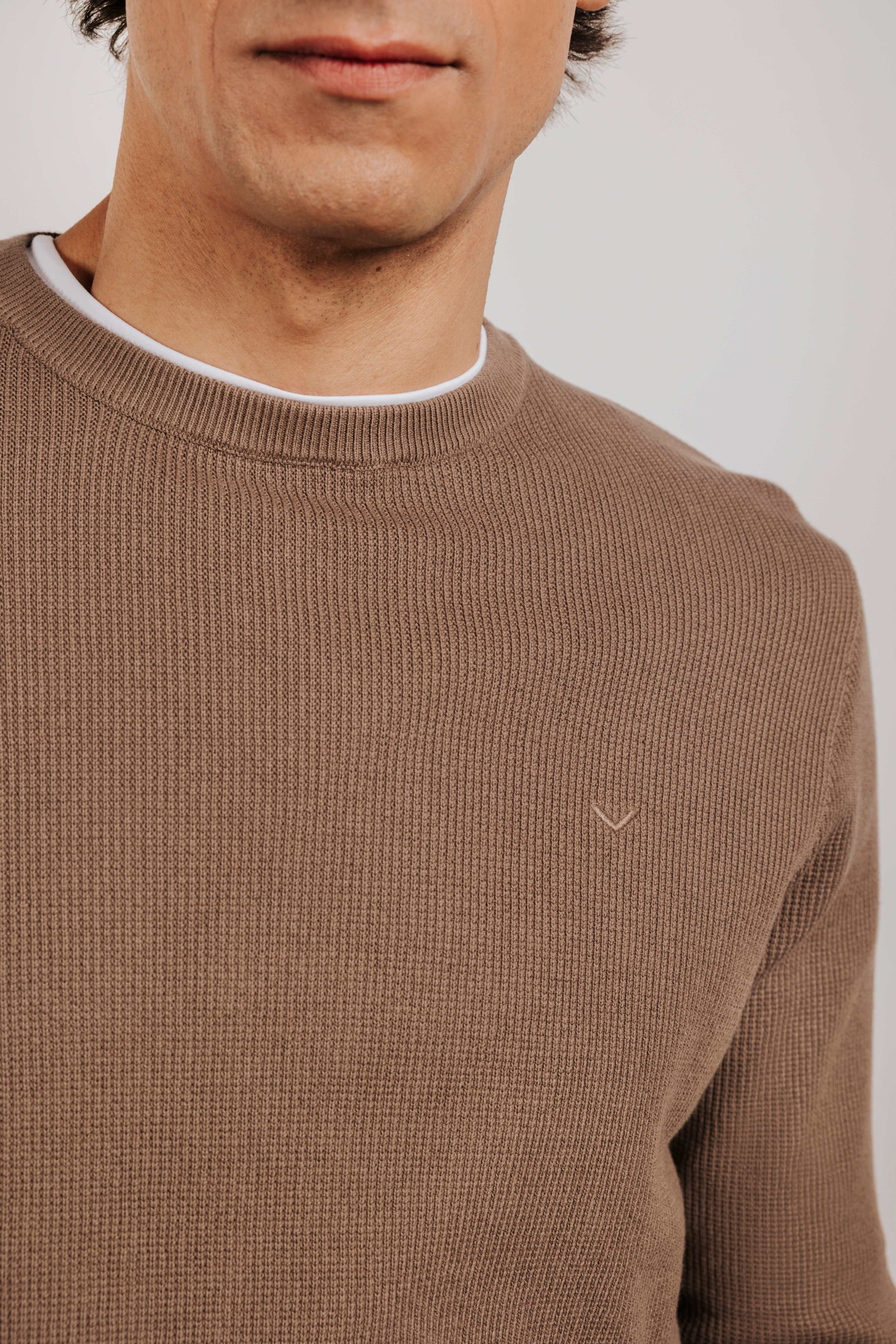 Box neck jersey structure