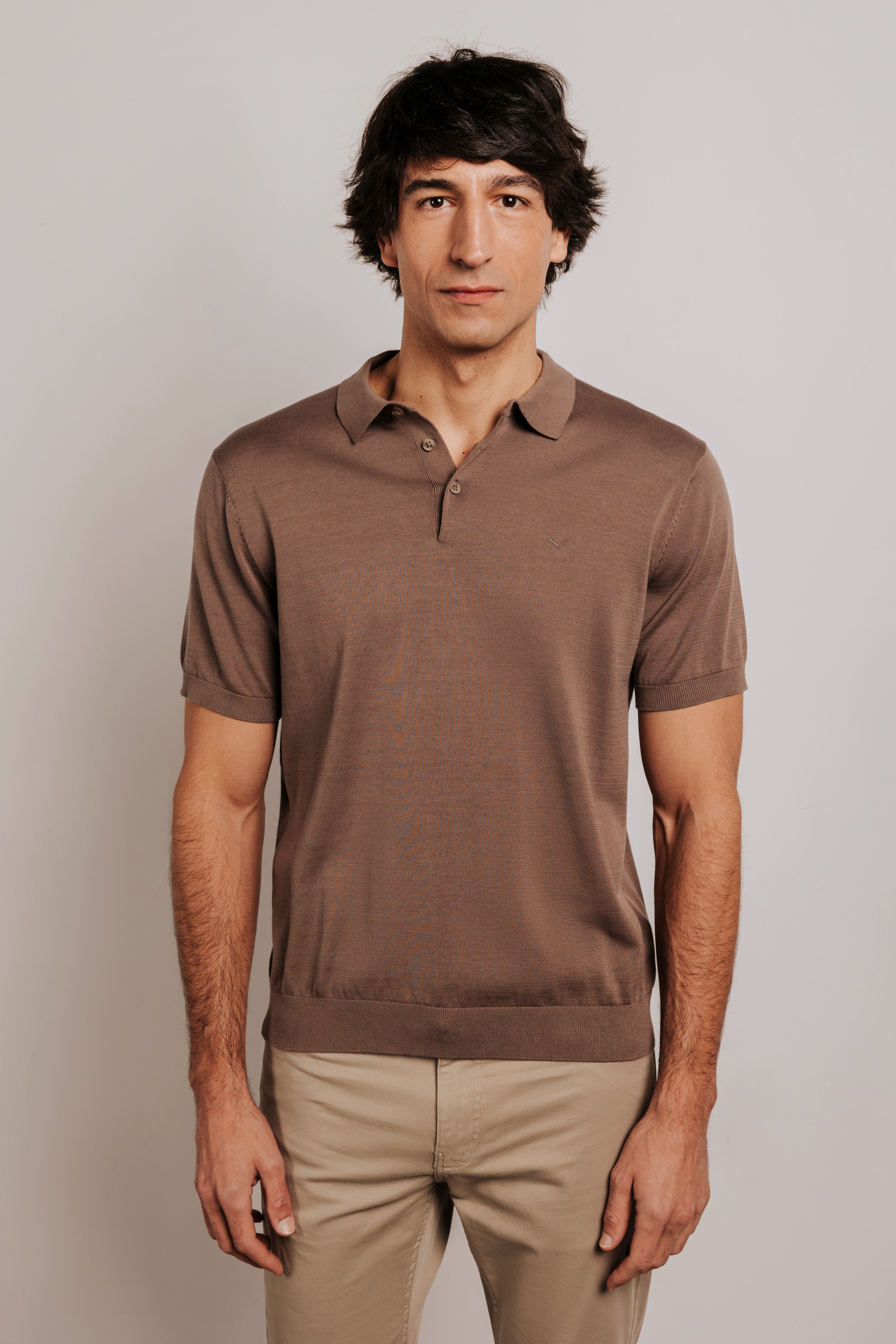 Buttonless knit polo shirt