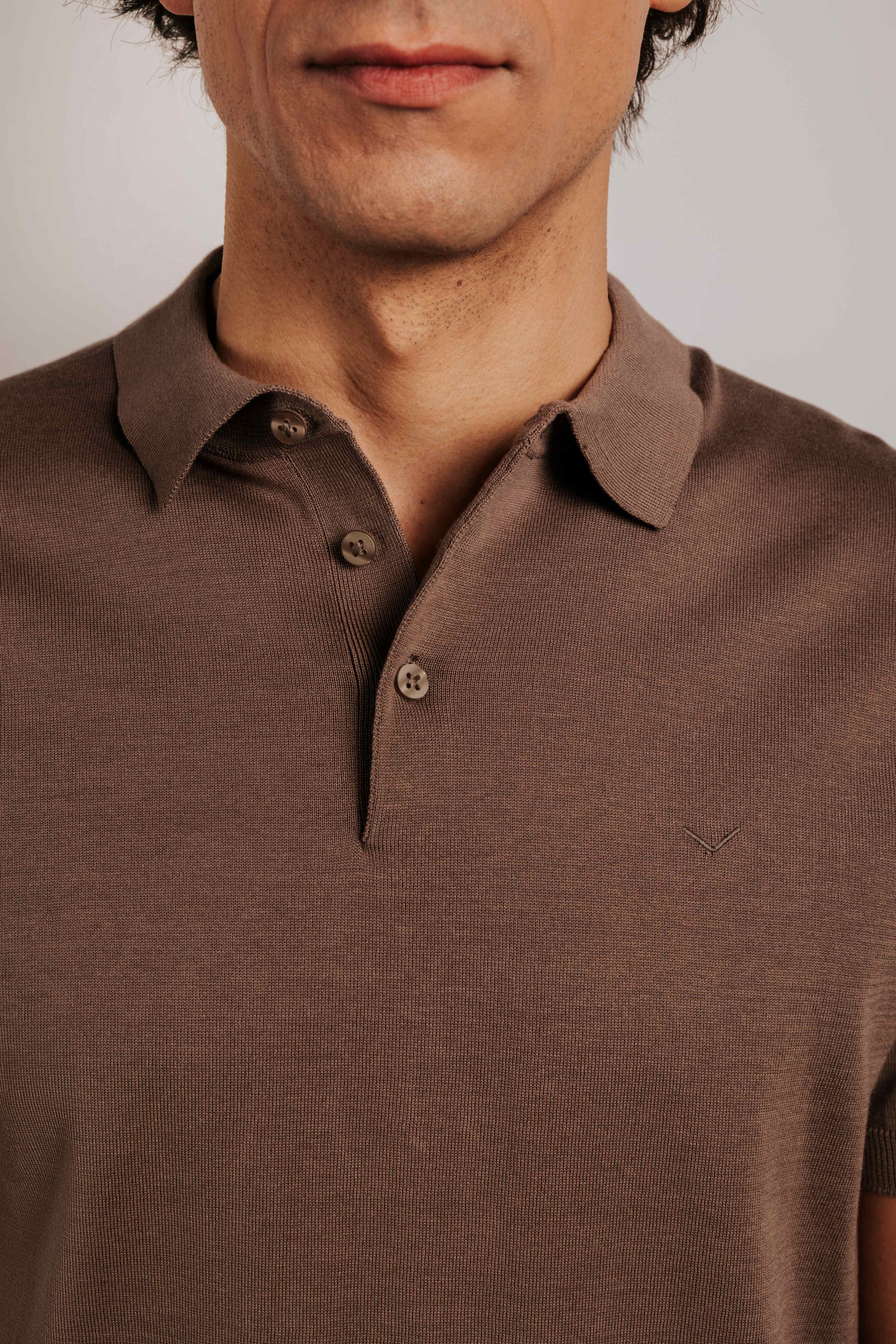 Buttonless knit polo shirt