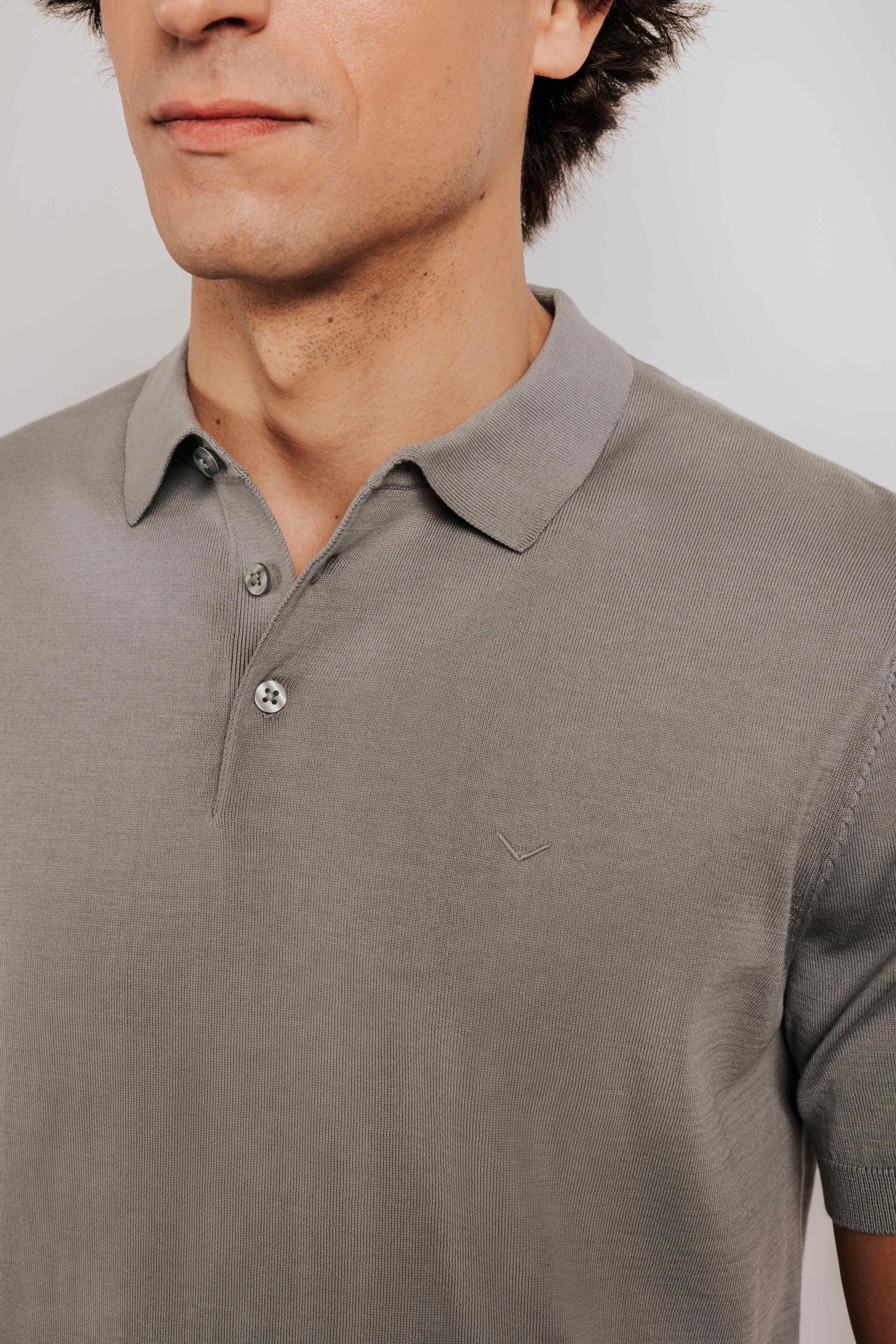 Buttonless knit polo shirt