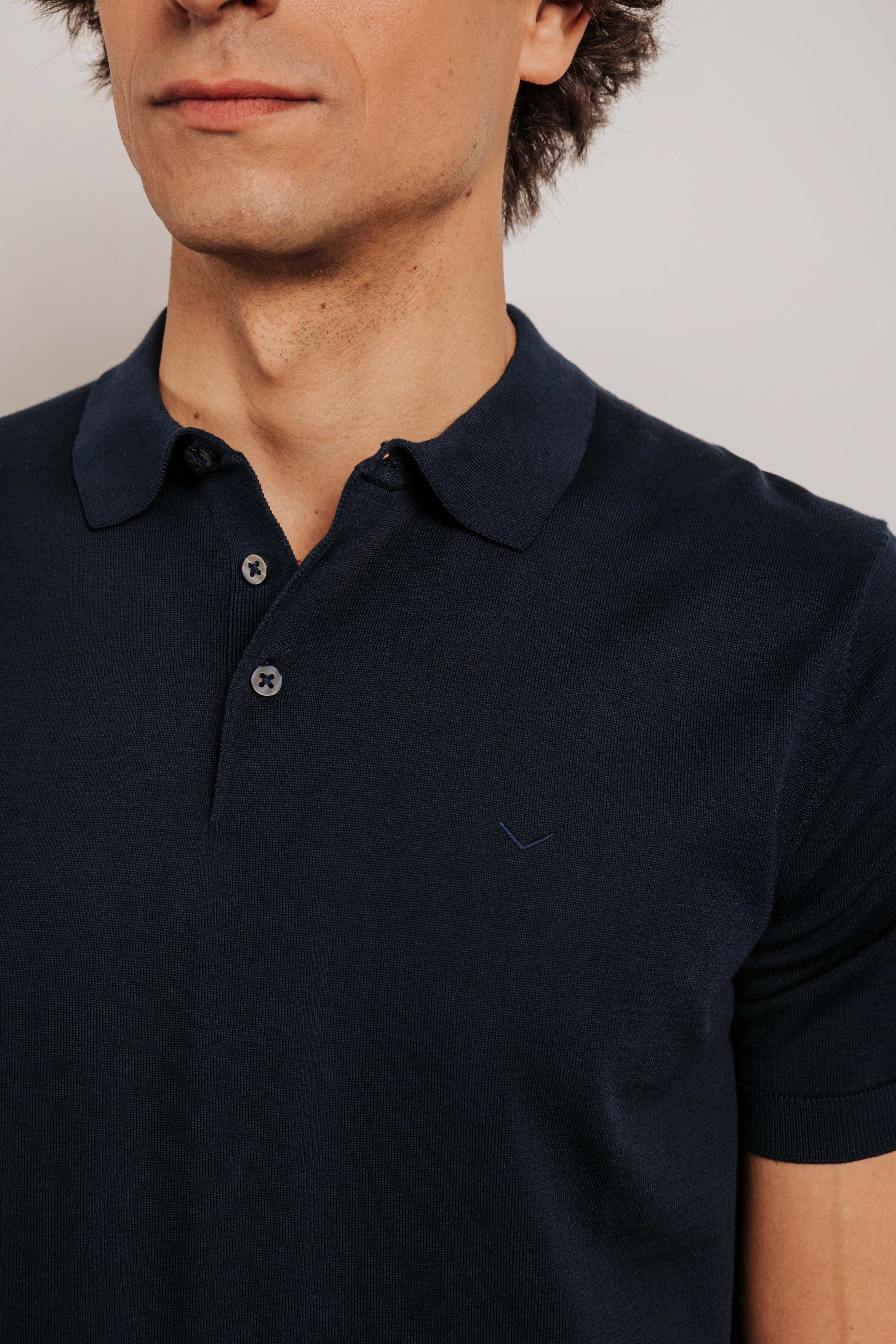 Buttonless knit polo shirt