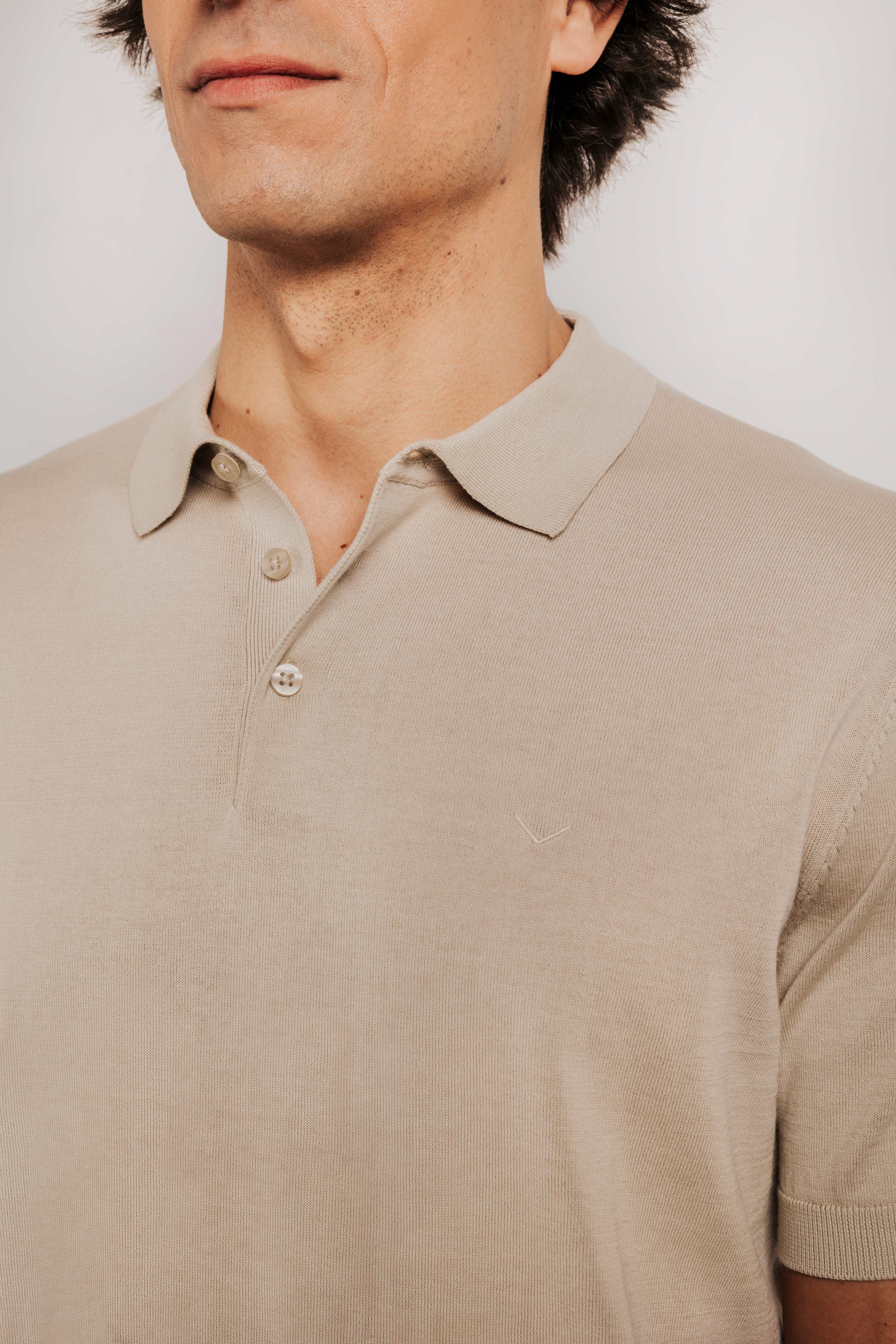 Buttonless knit polo shirt