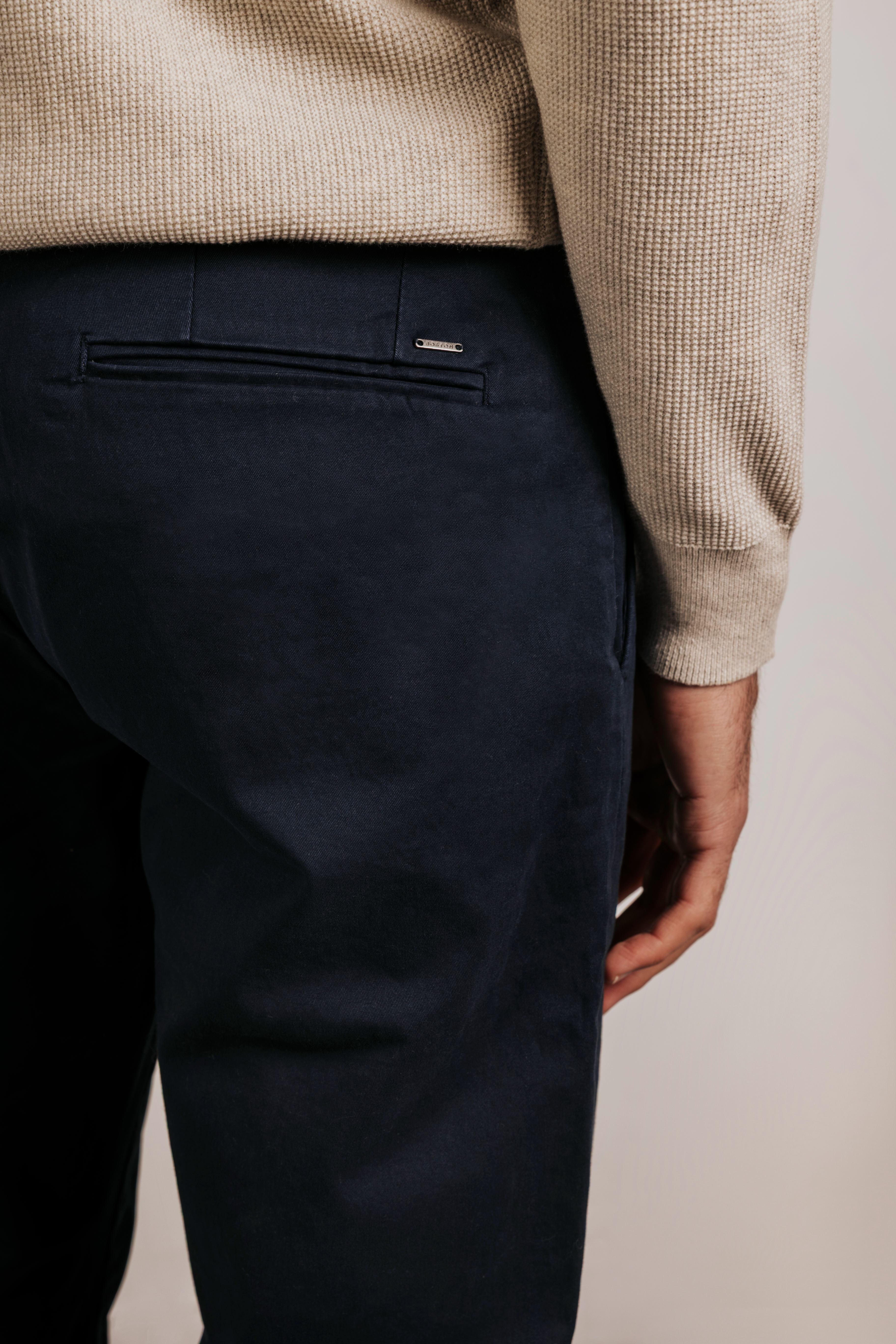 Pantalón chino slim fit esencial