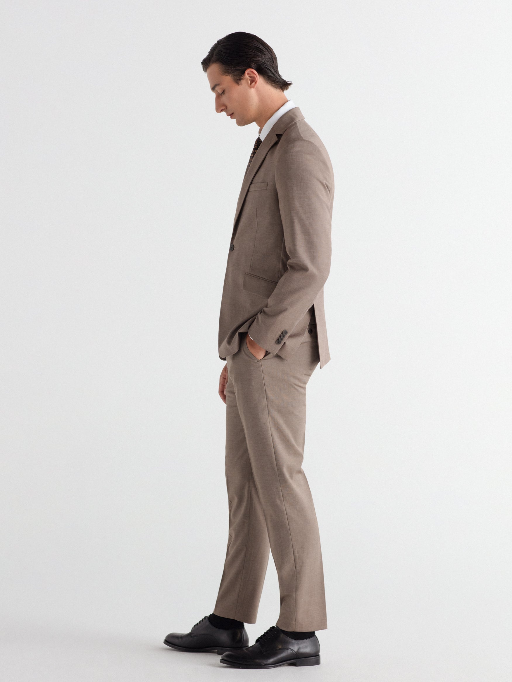 Pantalón traje slim fit falso liso