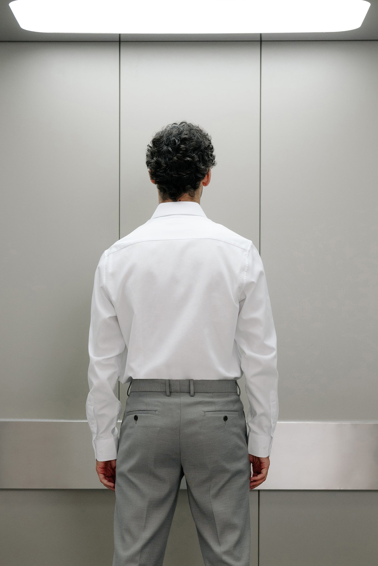 Pantalón traje slim fit falso liso