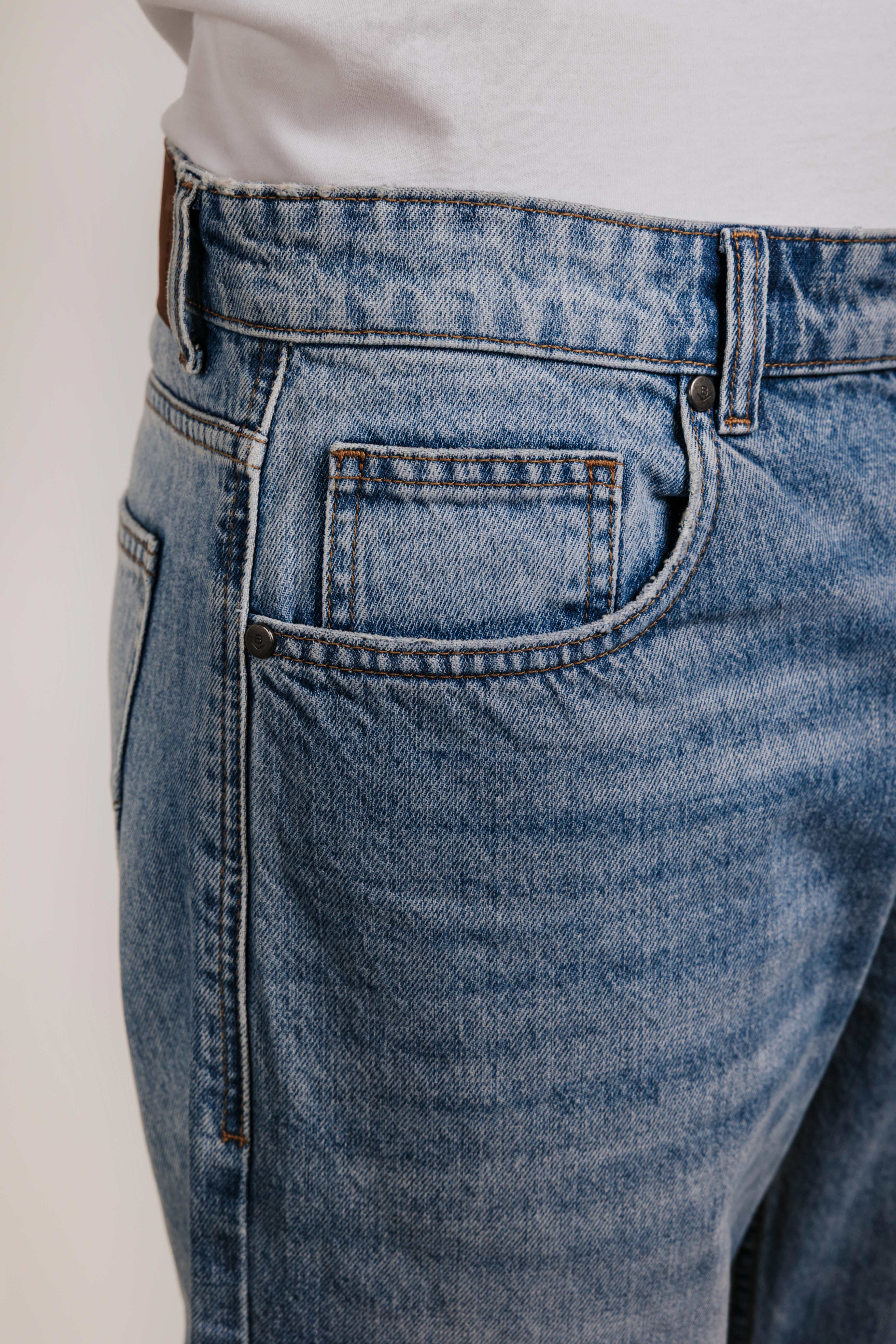 Pantalón tejano tapered