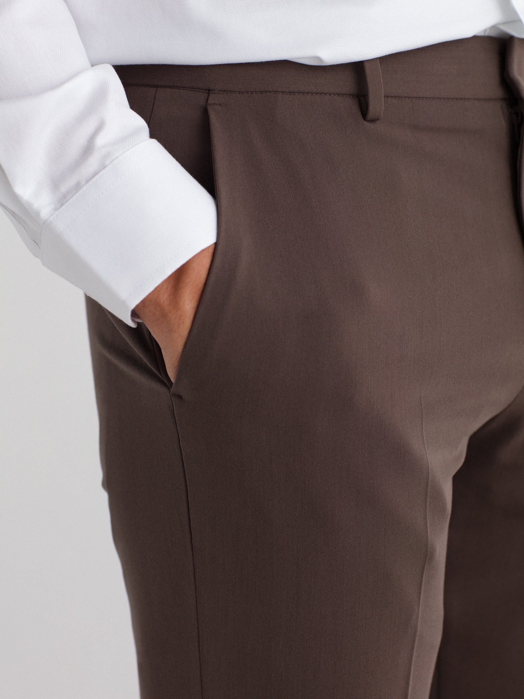 Pantalón traje slim fit liso