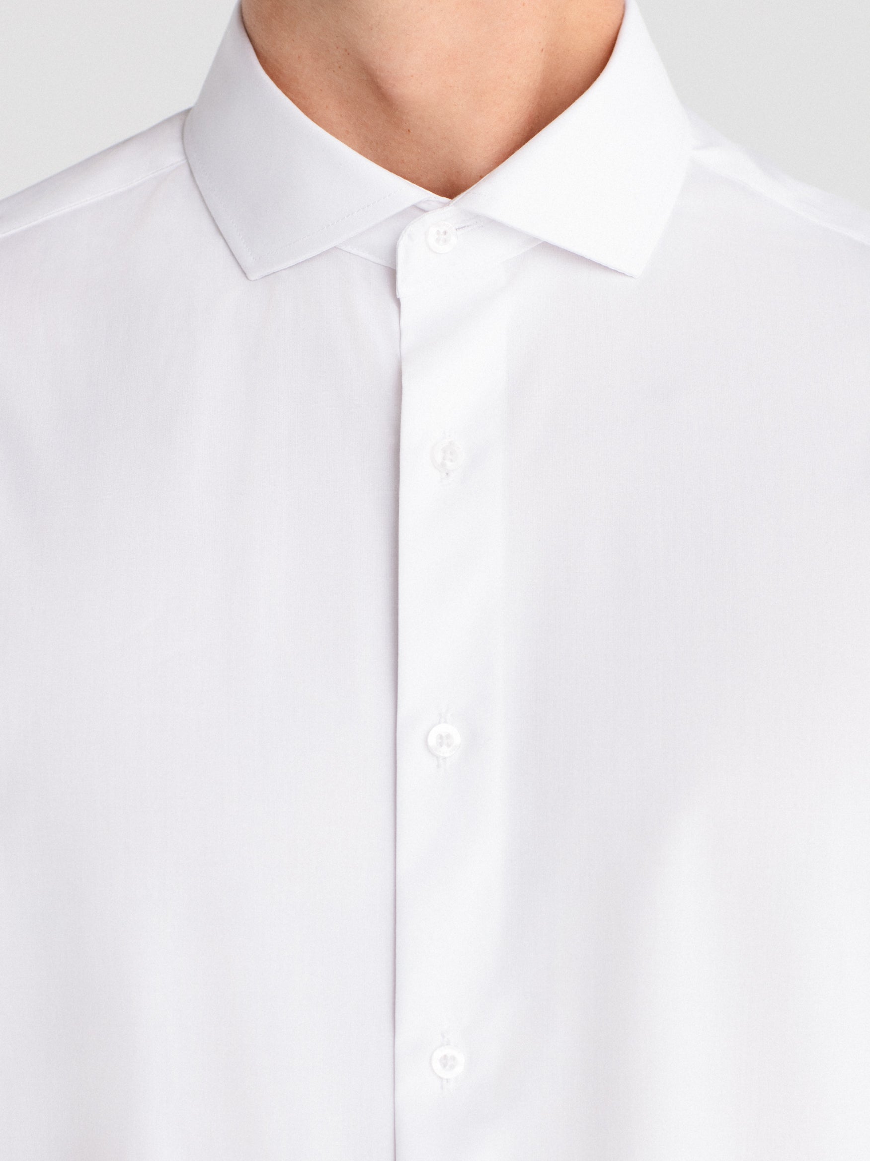 Slim fit water repellent dress shirt