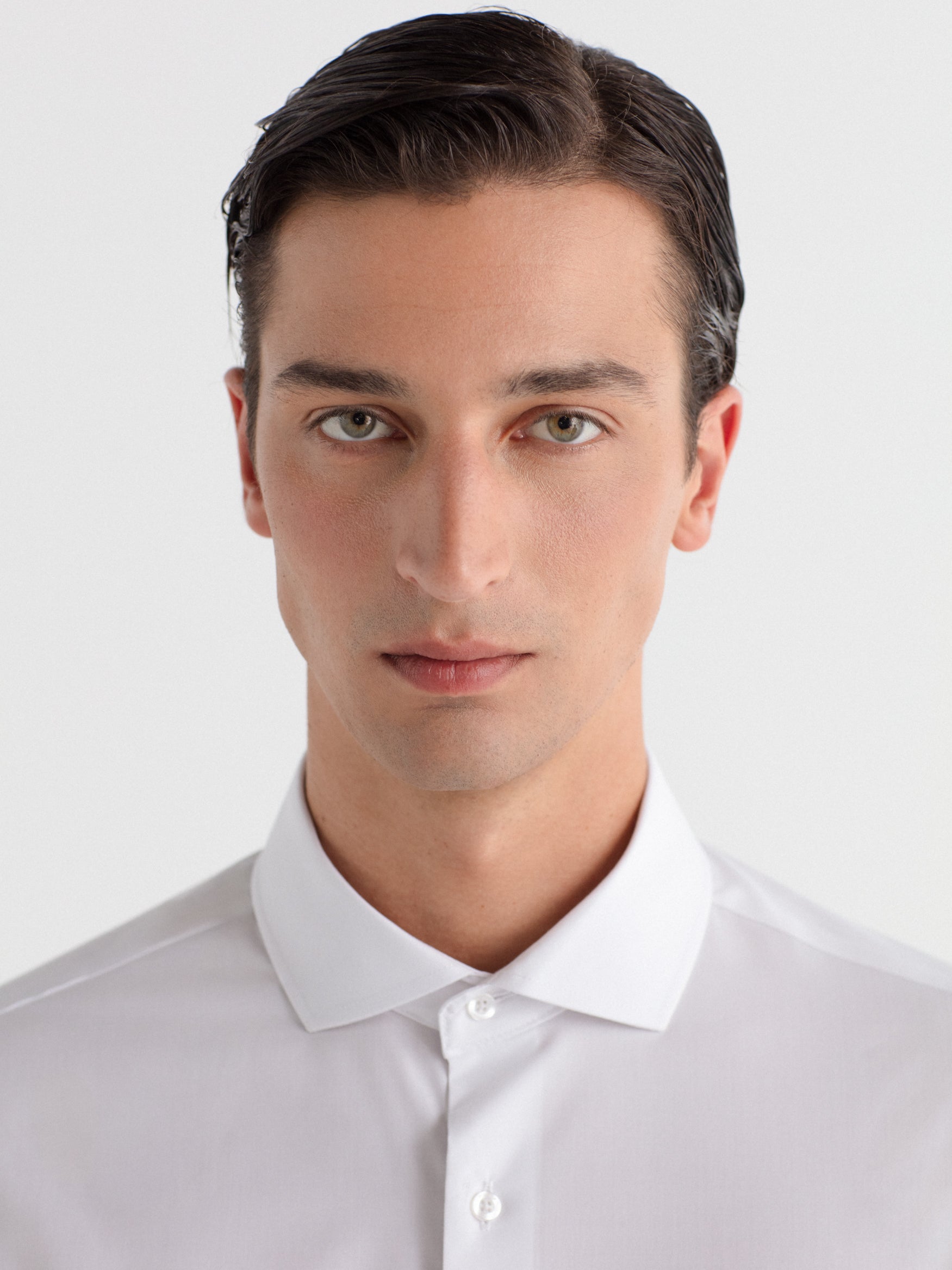 Slim fit water repellent dress shirt