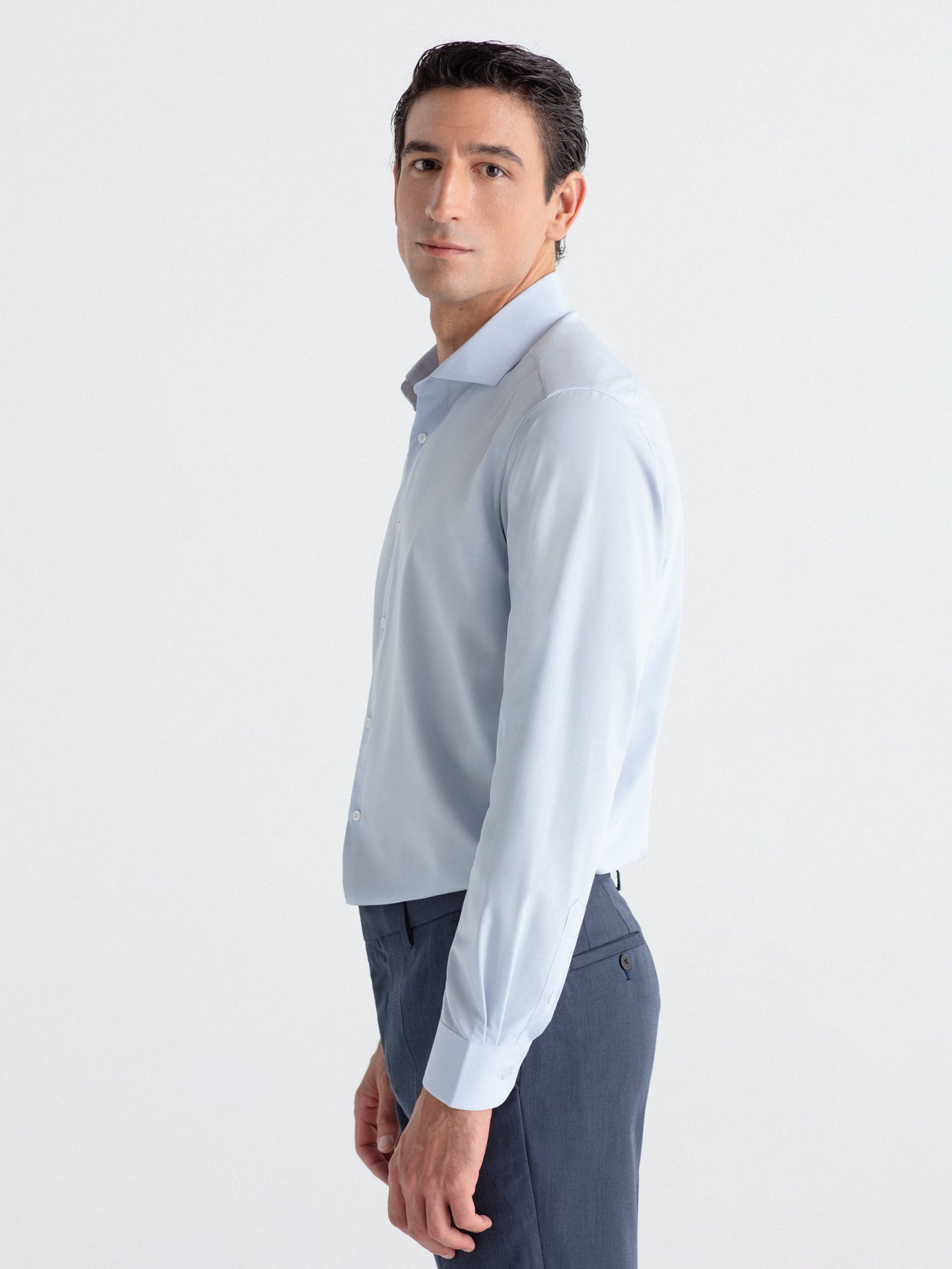 Slim fit water repellent dress shirt