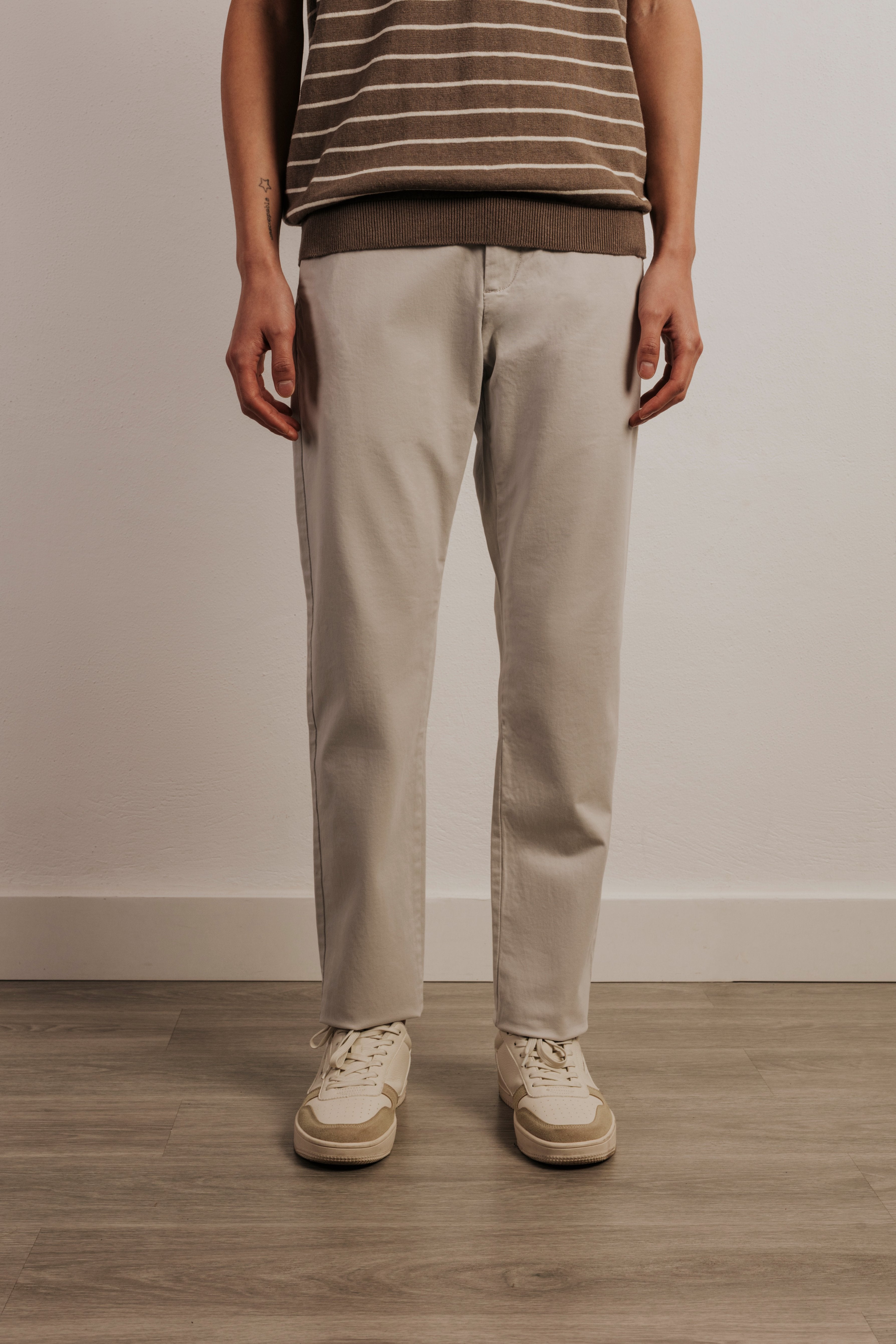 Pantalón chino slim fit esencial