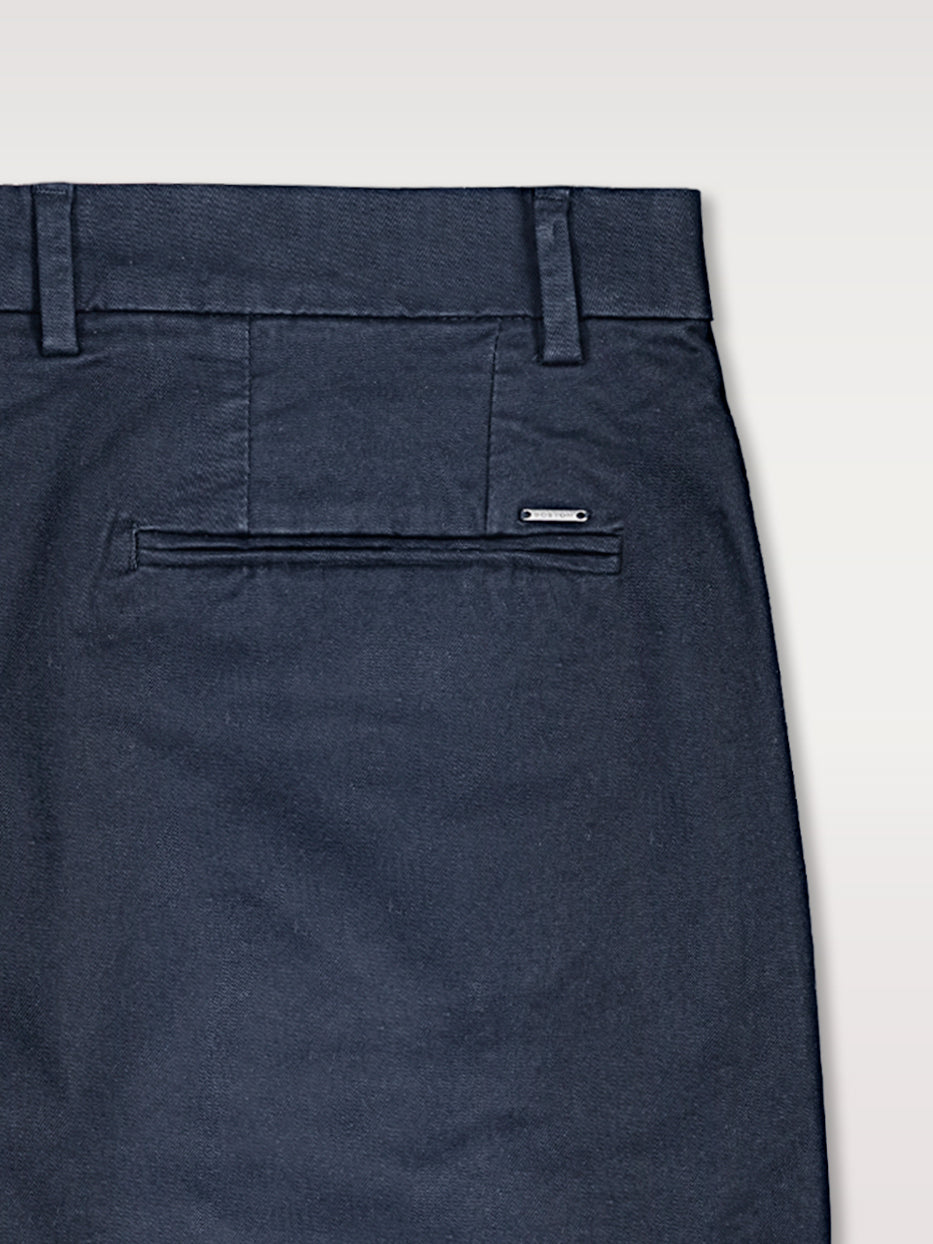 Pantalón chino slim fit esencial