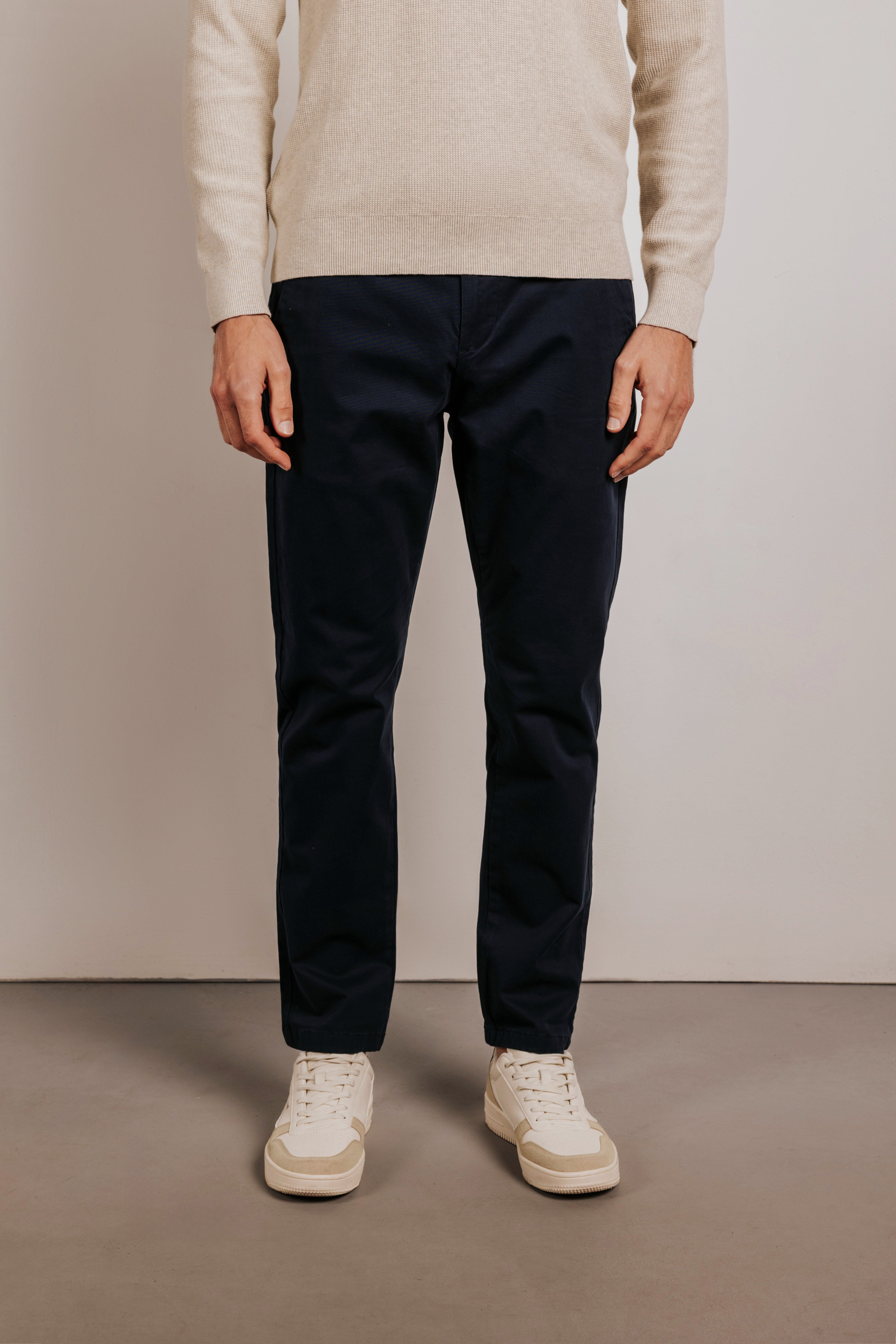 Pantalón chino slim fit esencial