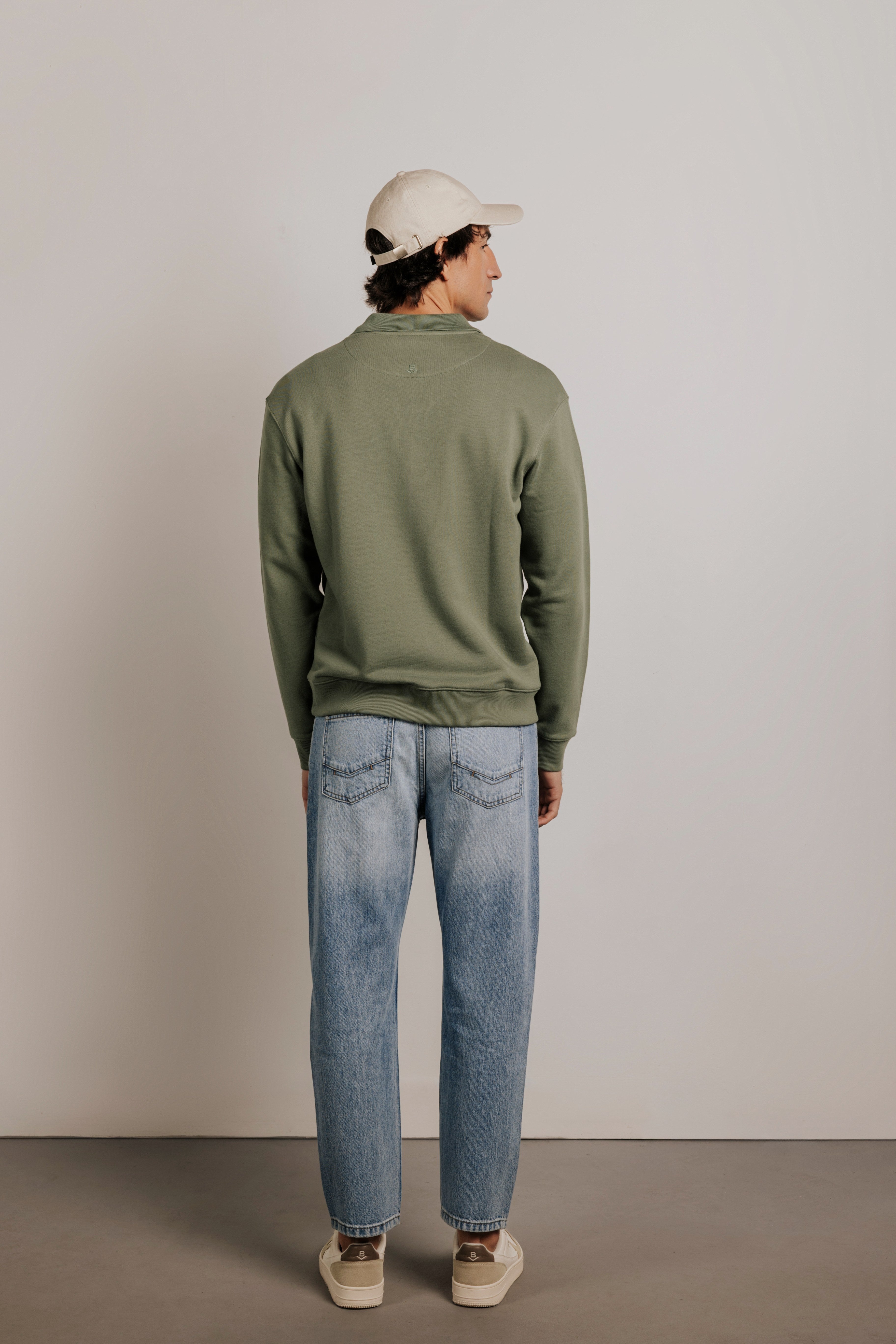 Sudadera regular fit cuello polo