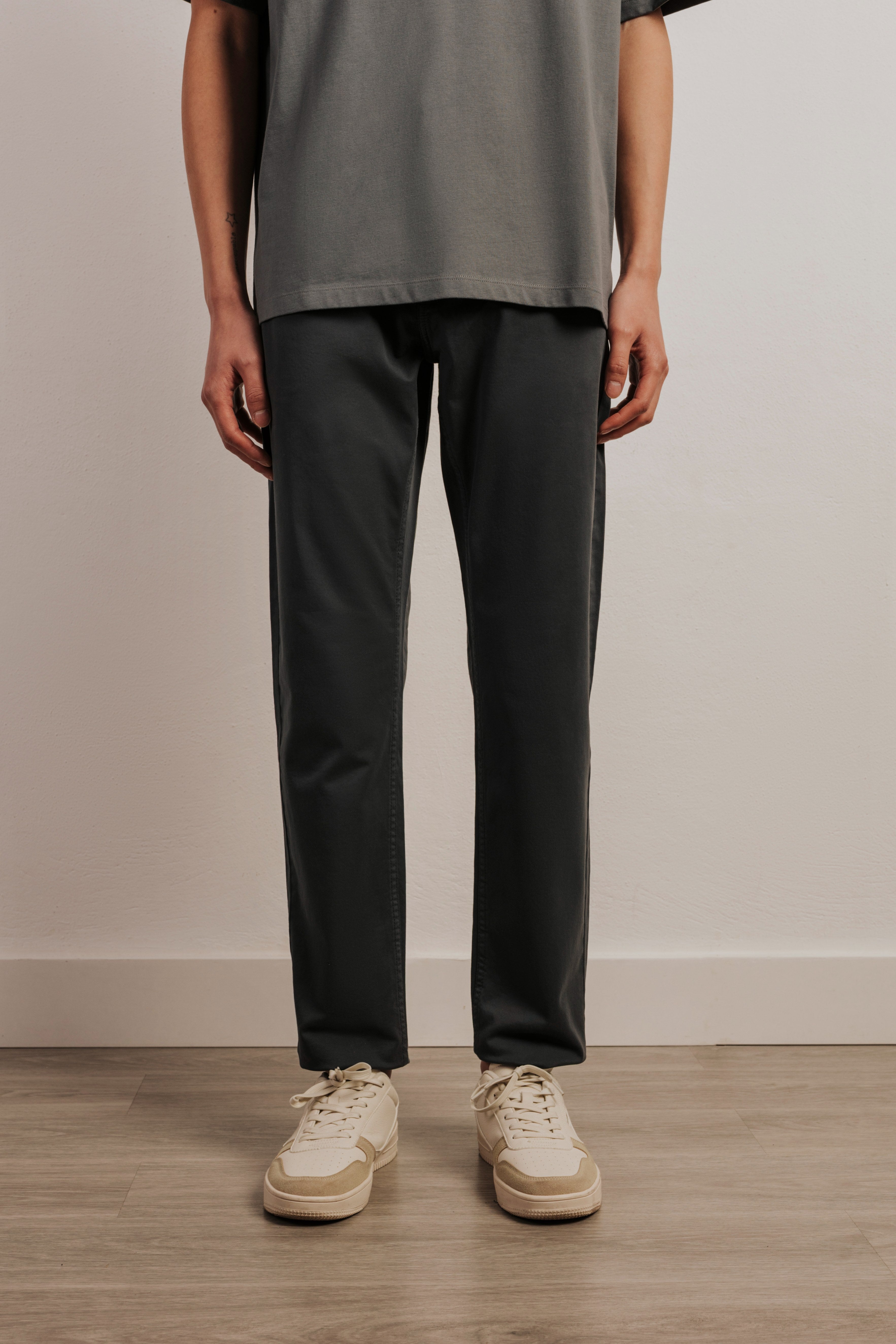 Pantalón slim fit sarga 5b