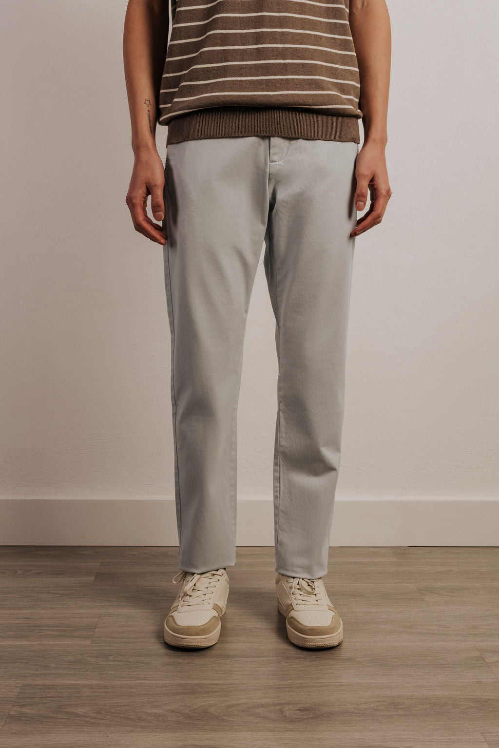 Pantalón chino slim fit esencial