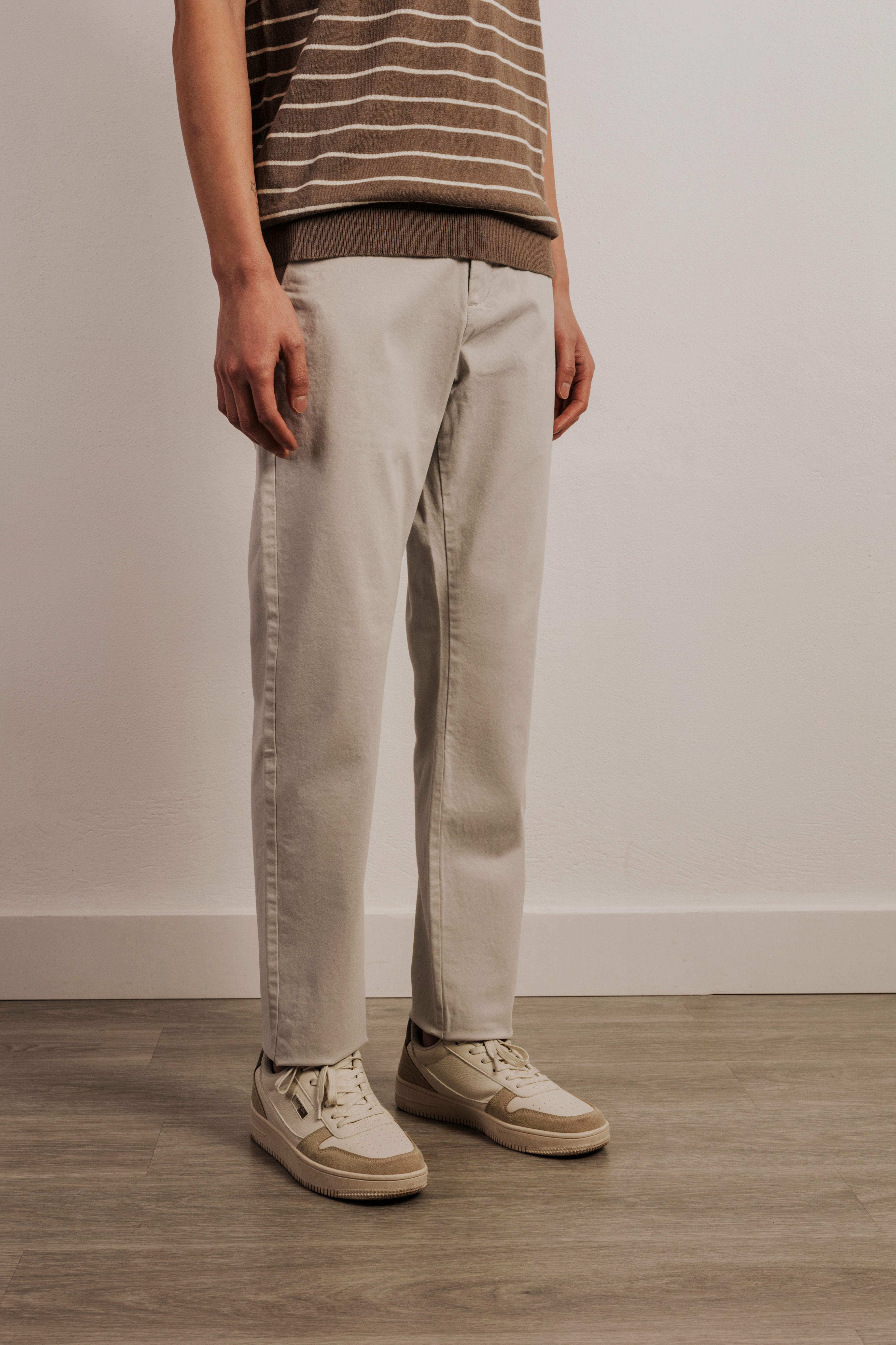 Pantalón chino slim fit esencial