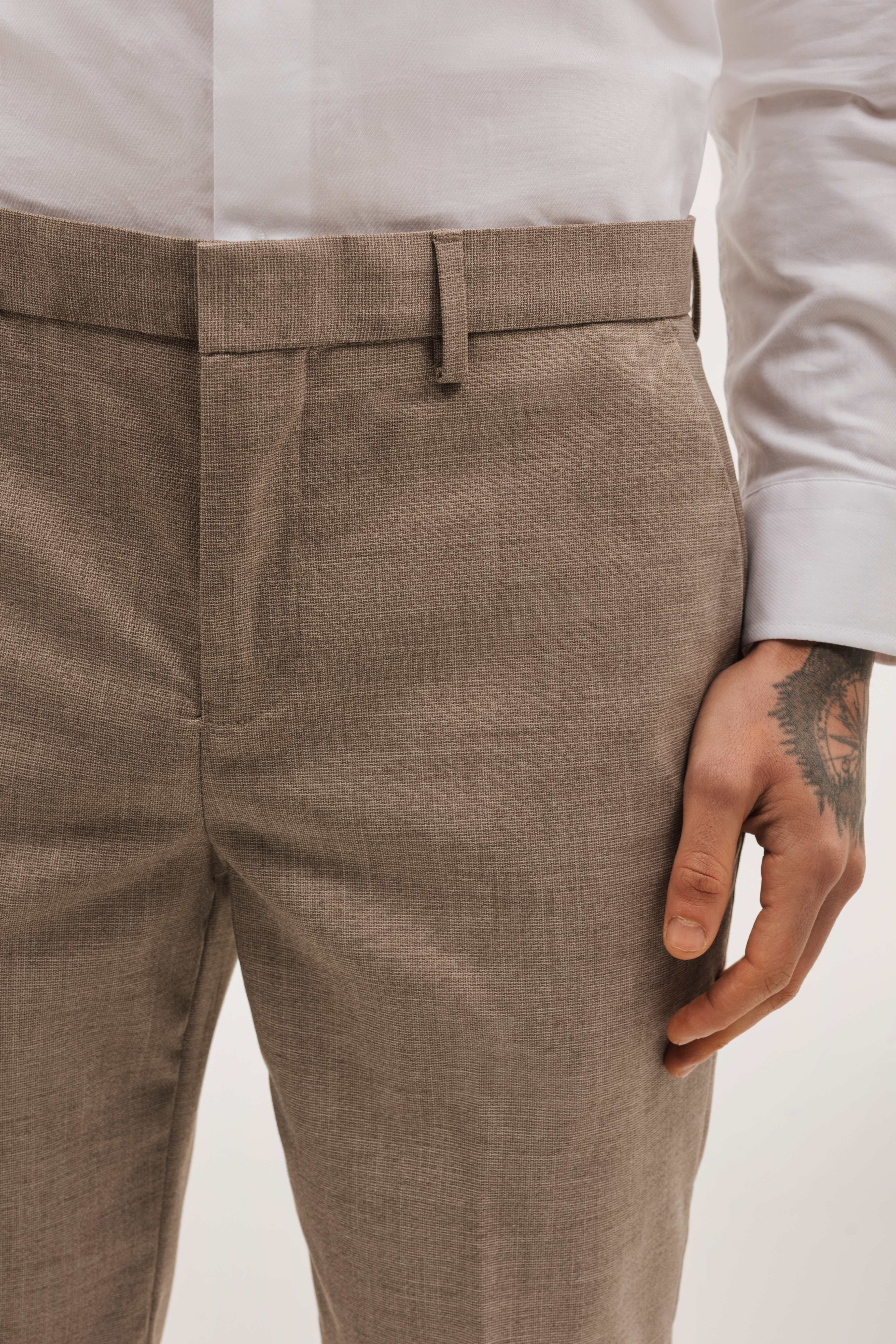 Pantalón traje slim fit falso liso