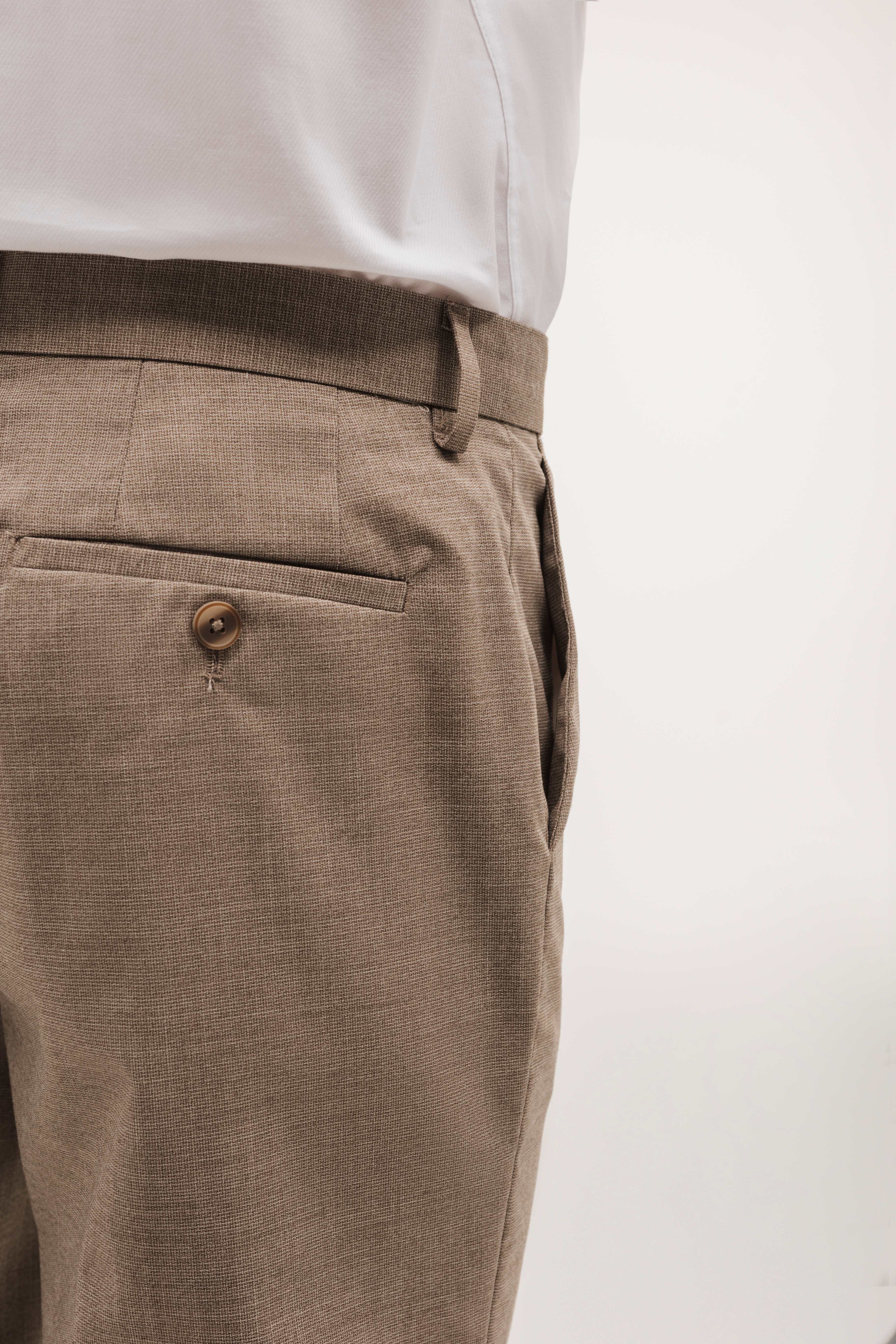 Pantalón traje slim fit falso liso