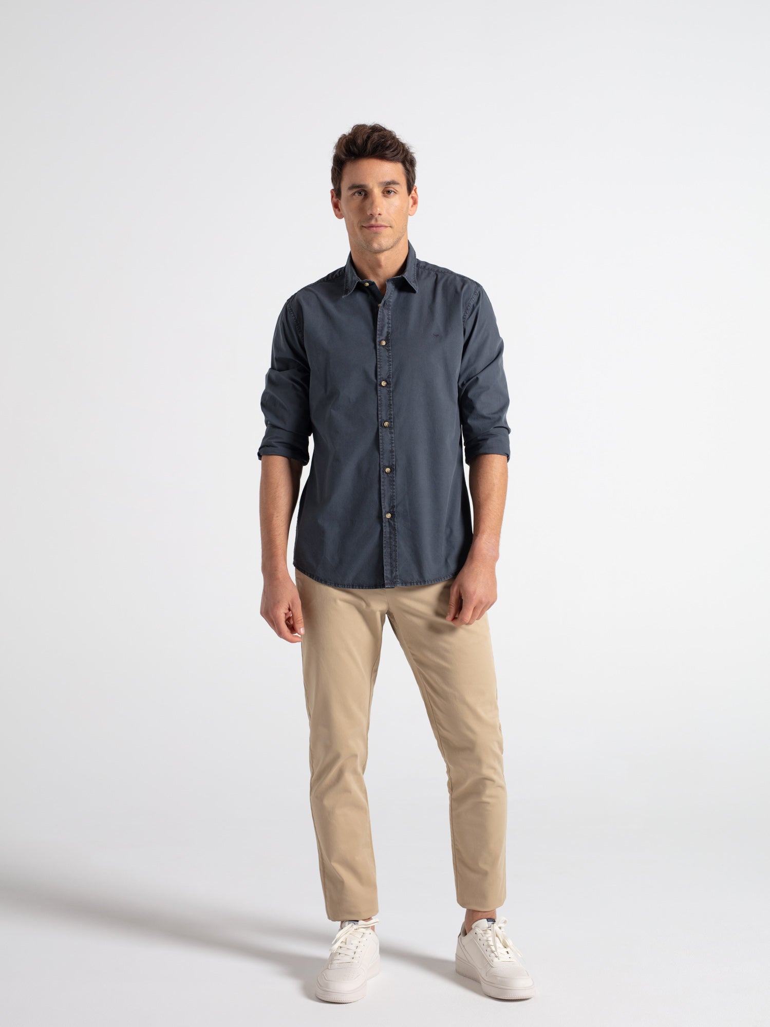 Pantalón chino slim fit esencial