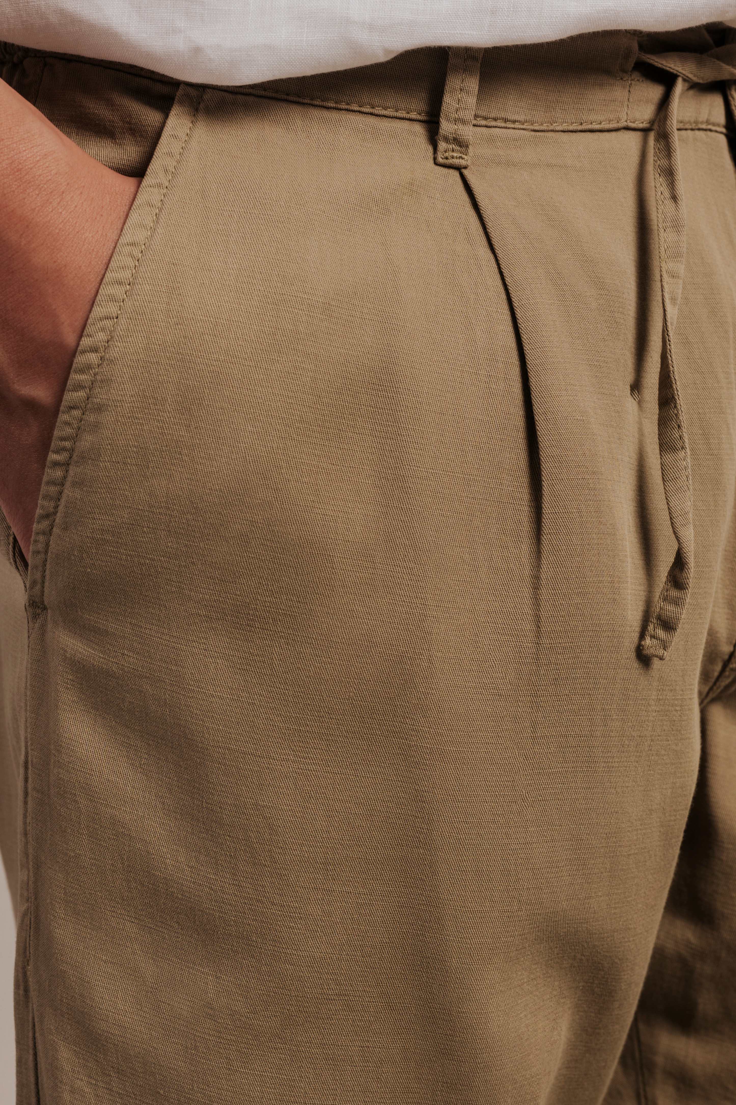 Pantalón con lino chino pinzas