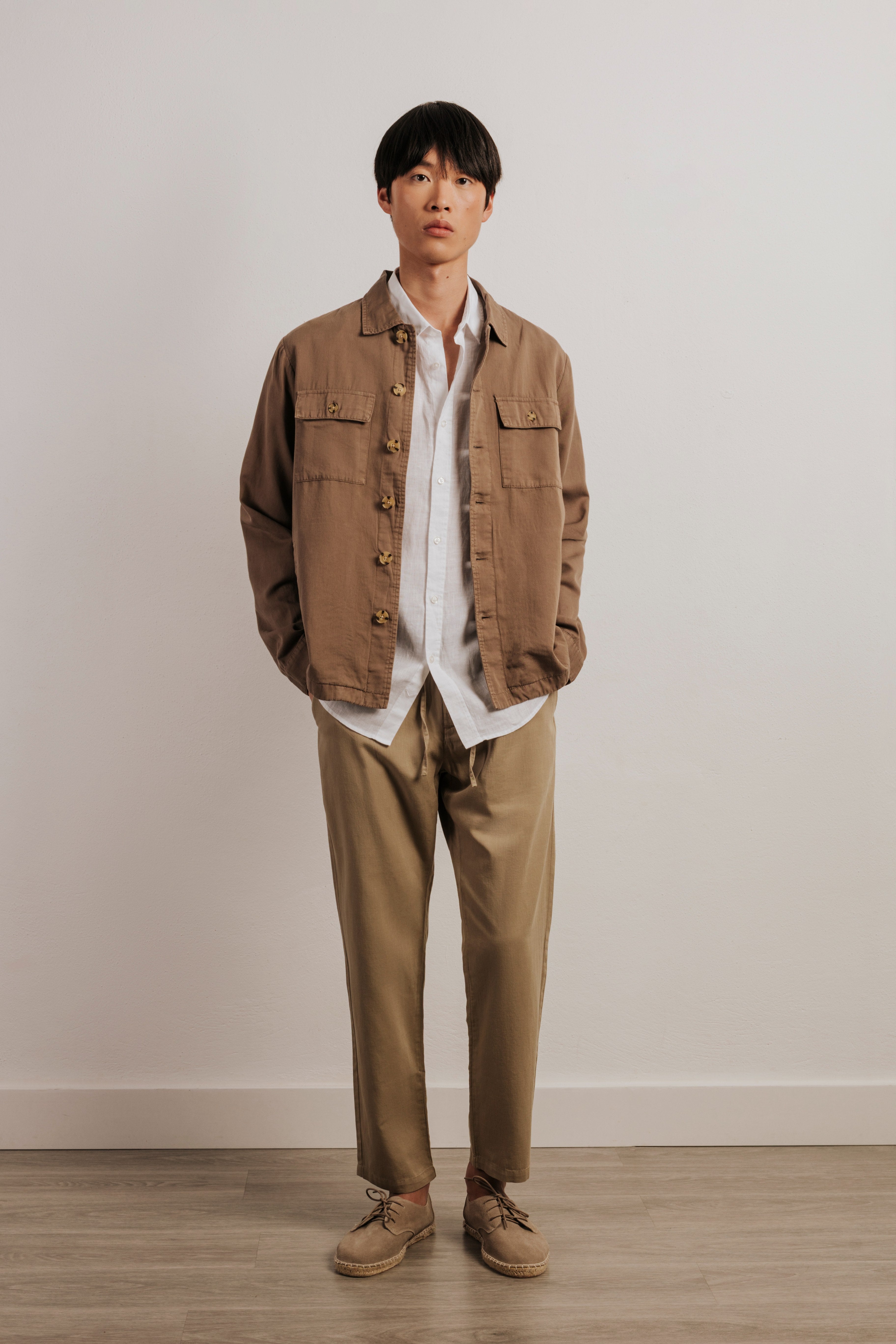 Pantalón con lino chino pinzas